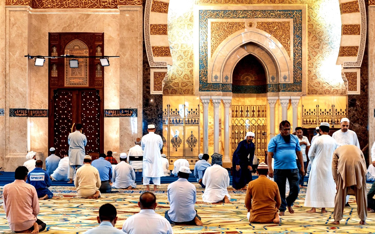 イスラム教の戒律と真実｜豚肉禁止の理由や宗派の対立背景を徹底解明