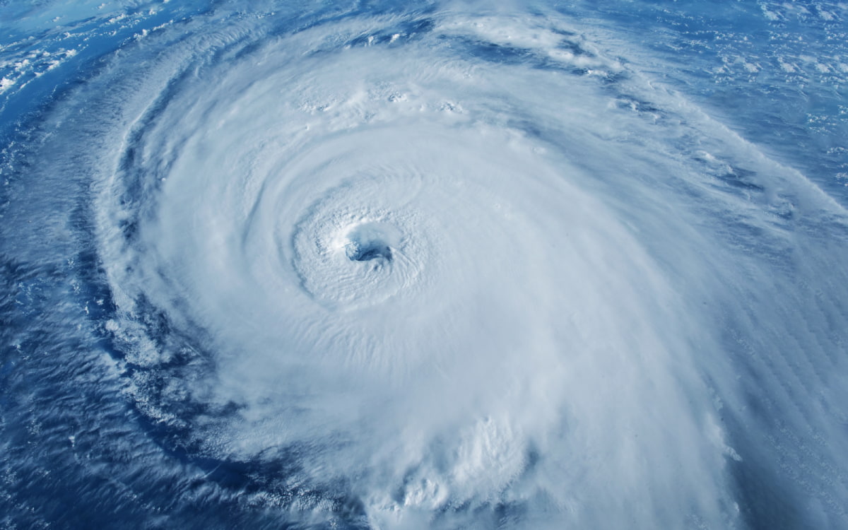 台風一過でなぜ猛暑と青空？言葉の誤用と通過後の危険な盲点を徹底解剖