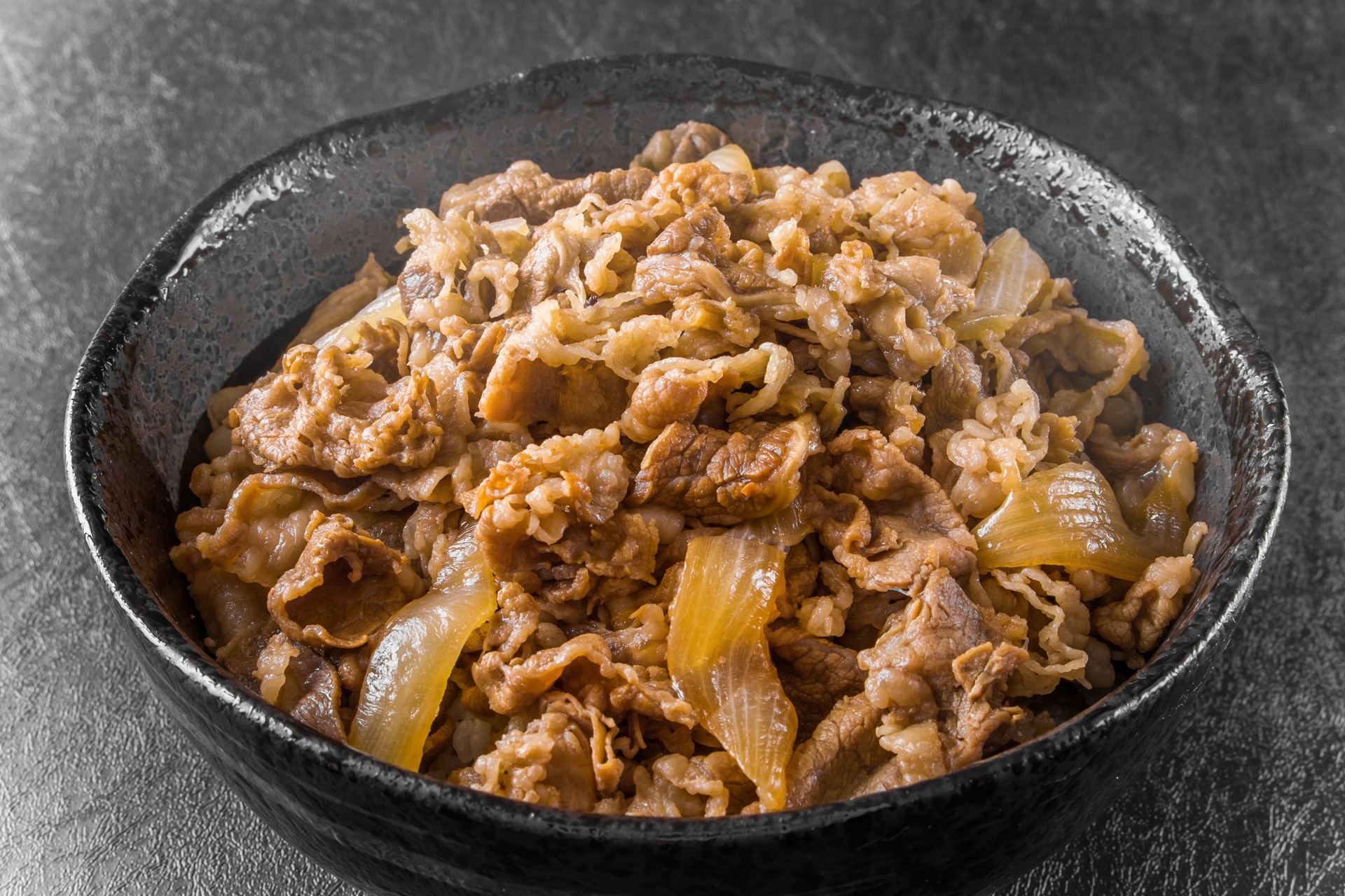 すき家キング牛丼の総重量と肉の量は？2026年最新の値段と裏注文法