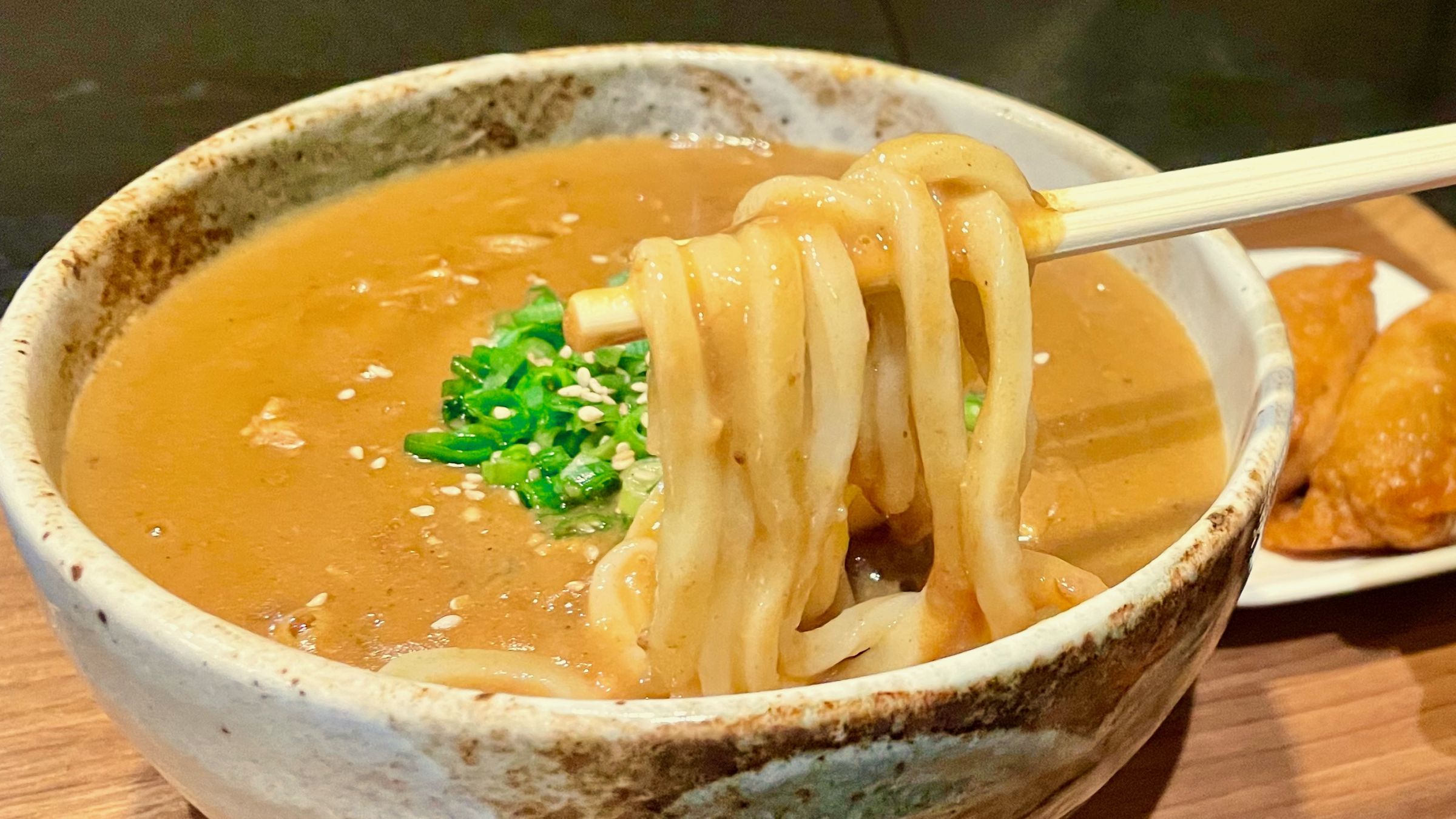 博多「葉隠うどん」に行列が絶えない理由！名物ごぼう天とだしの極意