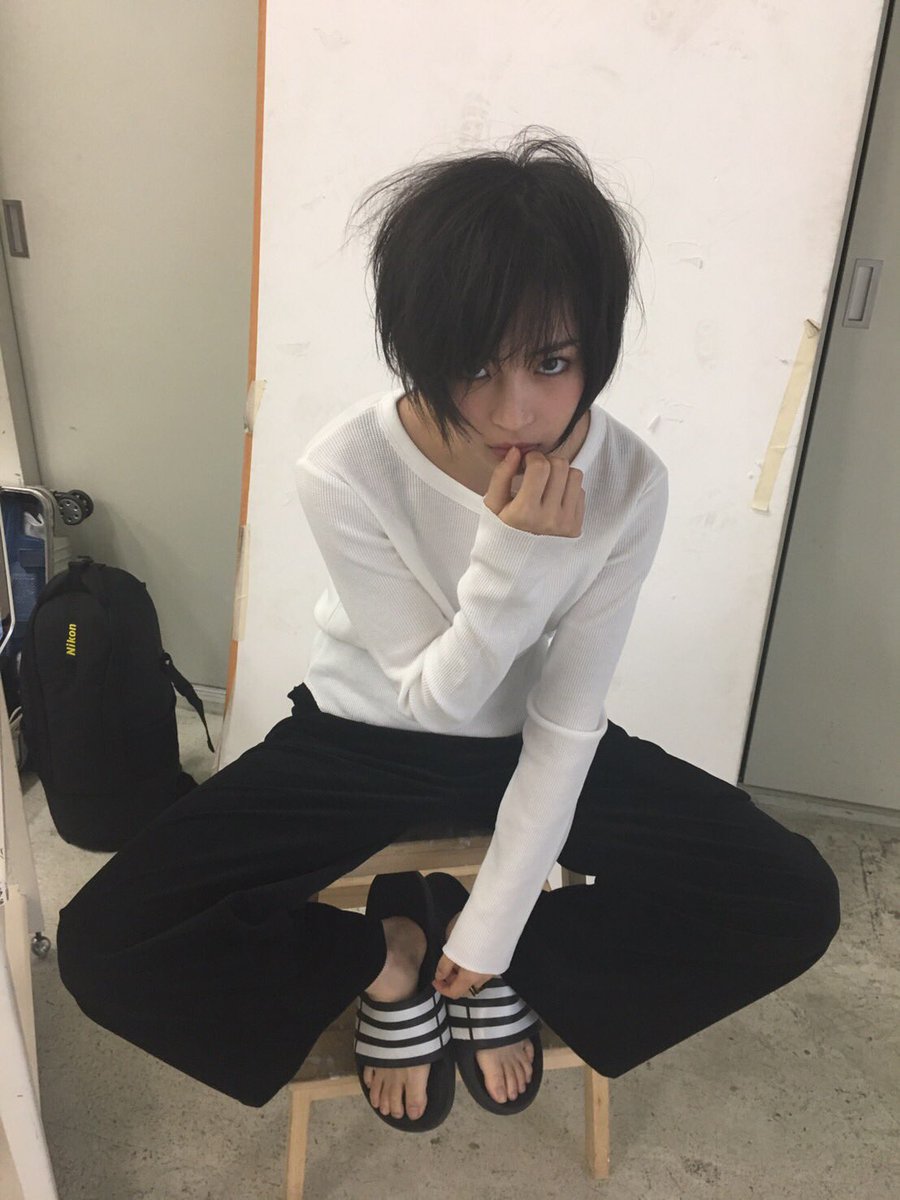 広瀬すずの足指にネット衝撃！テレビで披露した特技と美脚の真相を徹底解説