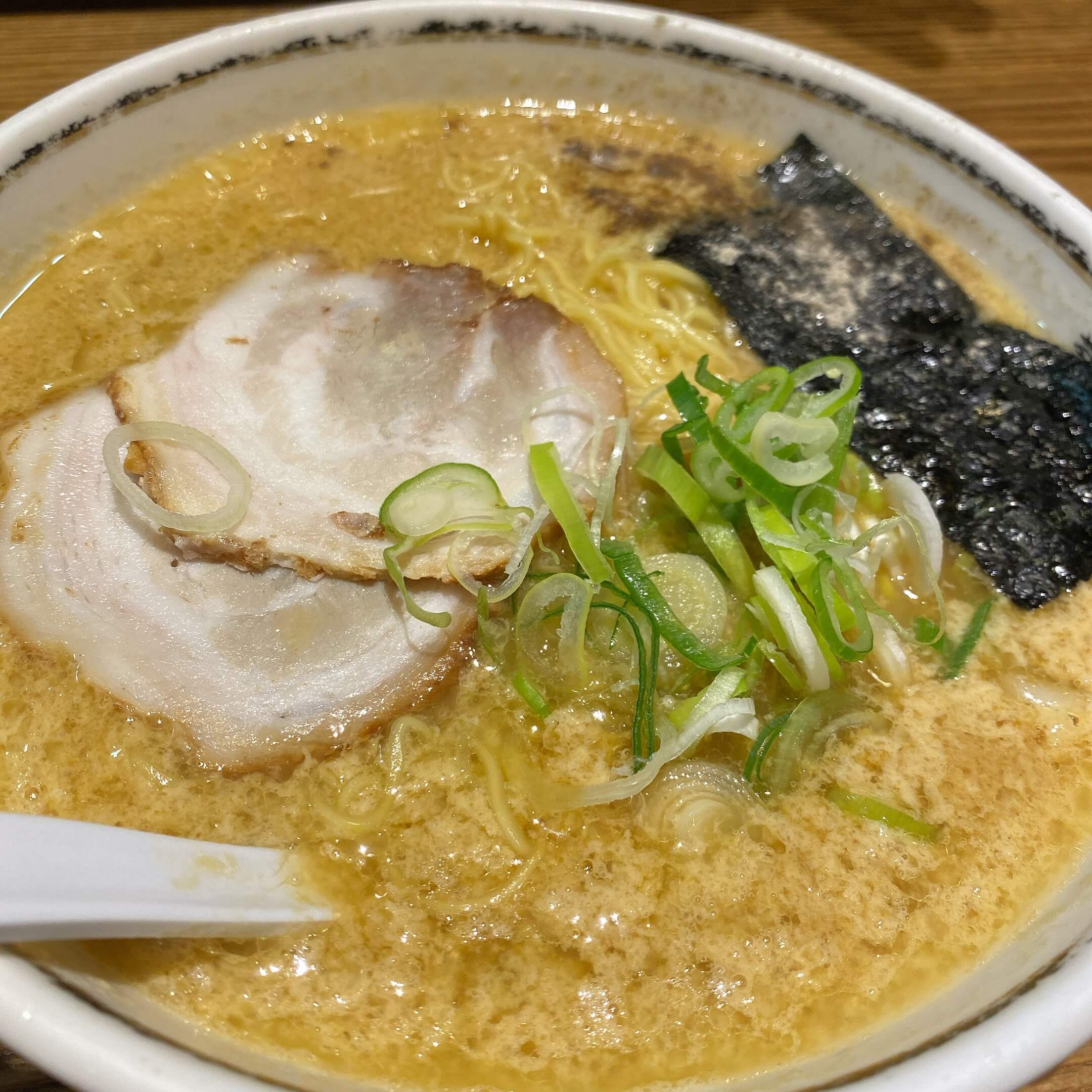 萬珍軒の玉子とじラーメンはなぜ並ぶ？愛される真相と2026最新情報