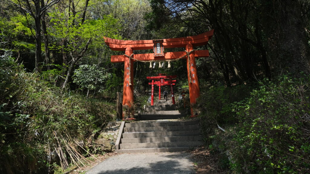 霧島の秘境・正現稲荷神社が最強パワースポットと呼ばれる真相【現地検証】