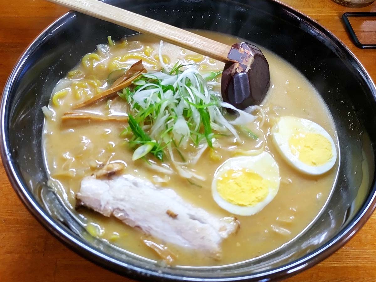 らーめん信玄南6条店はなぜ大行列？名物味噌・炒飯の魅力と混雑攻略