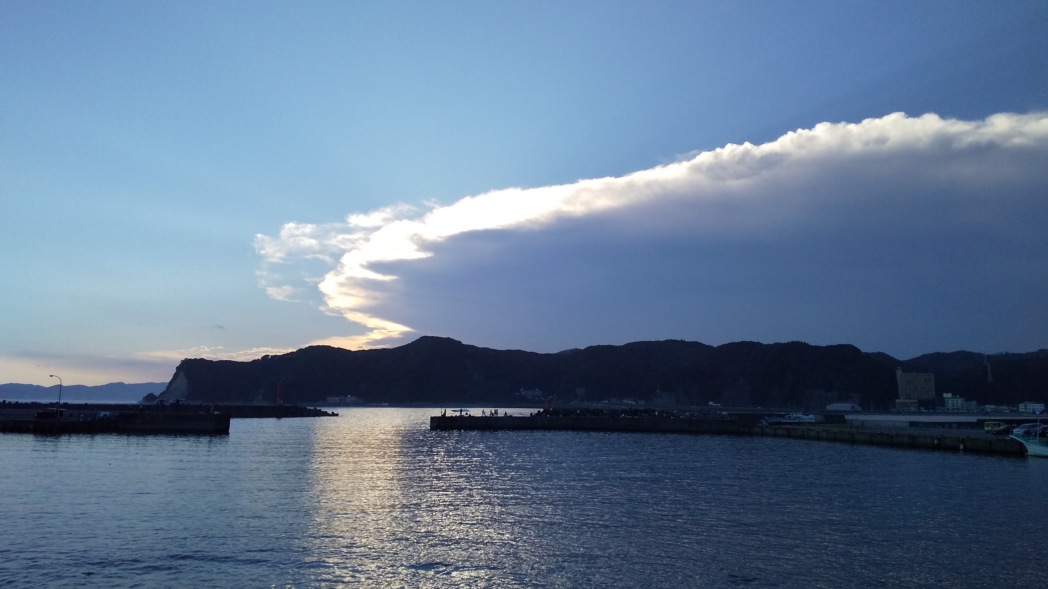 円盤みたいな雲の正体とは？Ufoや地震の前兆説を気象学で解明