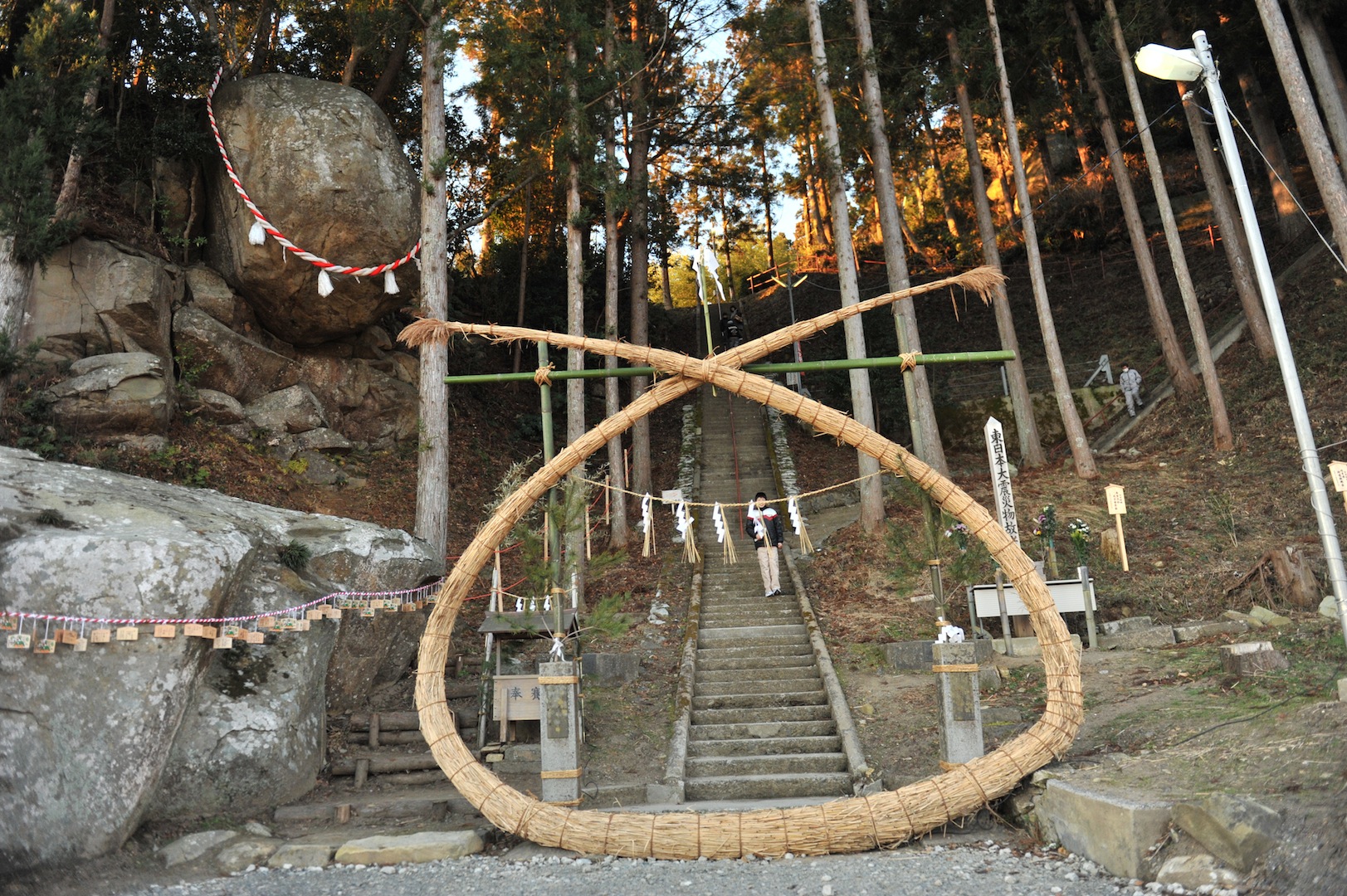 震災も耐えた「落ちない巨石」釣石神社の奇跡と合格祈願の真相