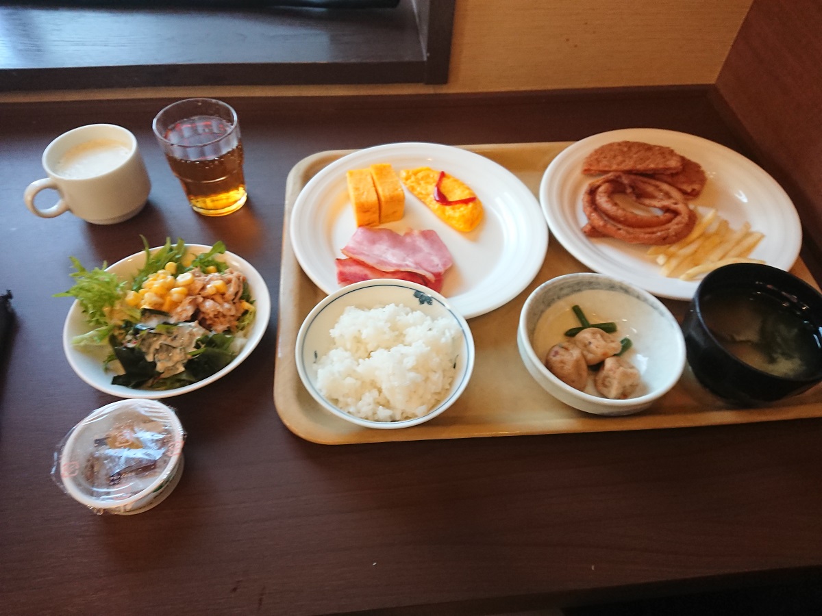 ルートインの朝食はまずい？無料バイキングの評判と落とし穴を徹底検証