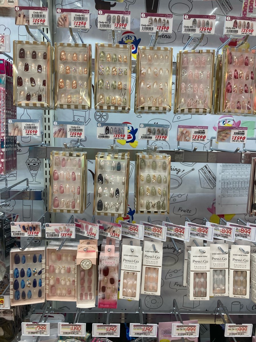ドンキのネイルチップは外れない？売り場や値段の真相と神コスパの秘密