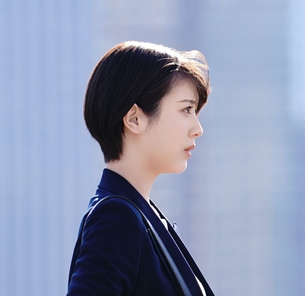 浜辺美波の横顔はなぜ国宝級なのか？黄金比Eラインと美の秘密を解剖