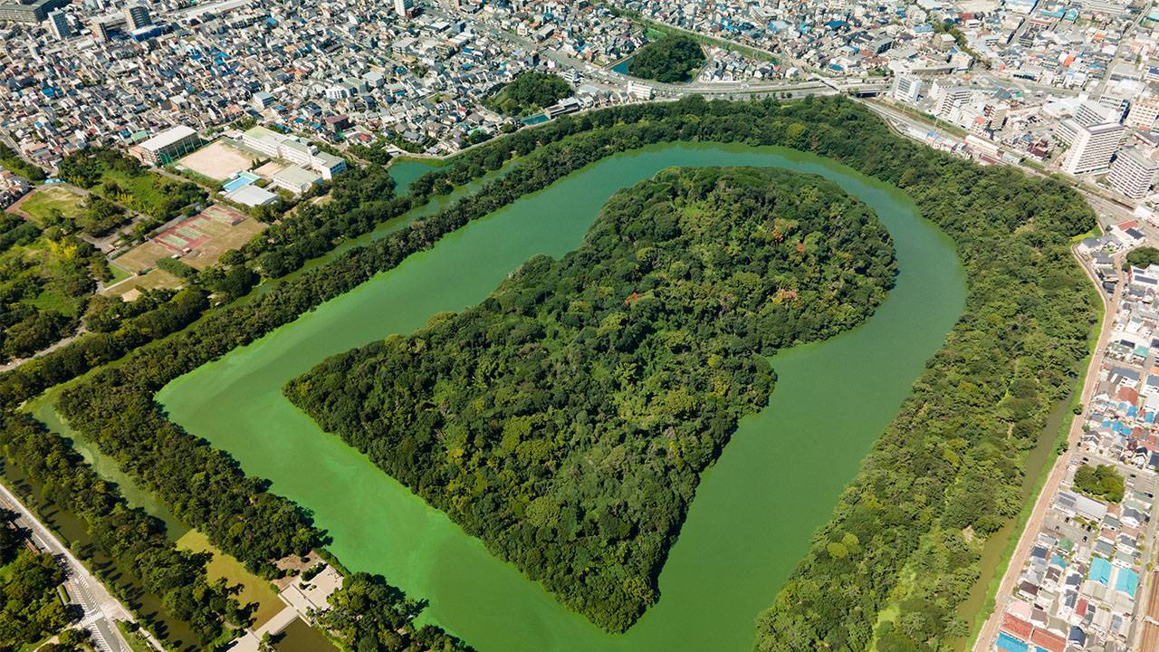 2026年、巨龍の形をした古代建築が最新Aiで覚醒する——3D透視と気候変動が暴く「巨大墳丘」未解読ミステリーの最前線