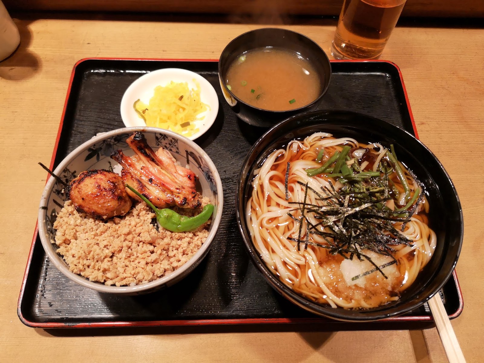 新橋・虎ノ門「鳥与志」の絶品焼き鳥丼！行列の理由と予約攻略法