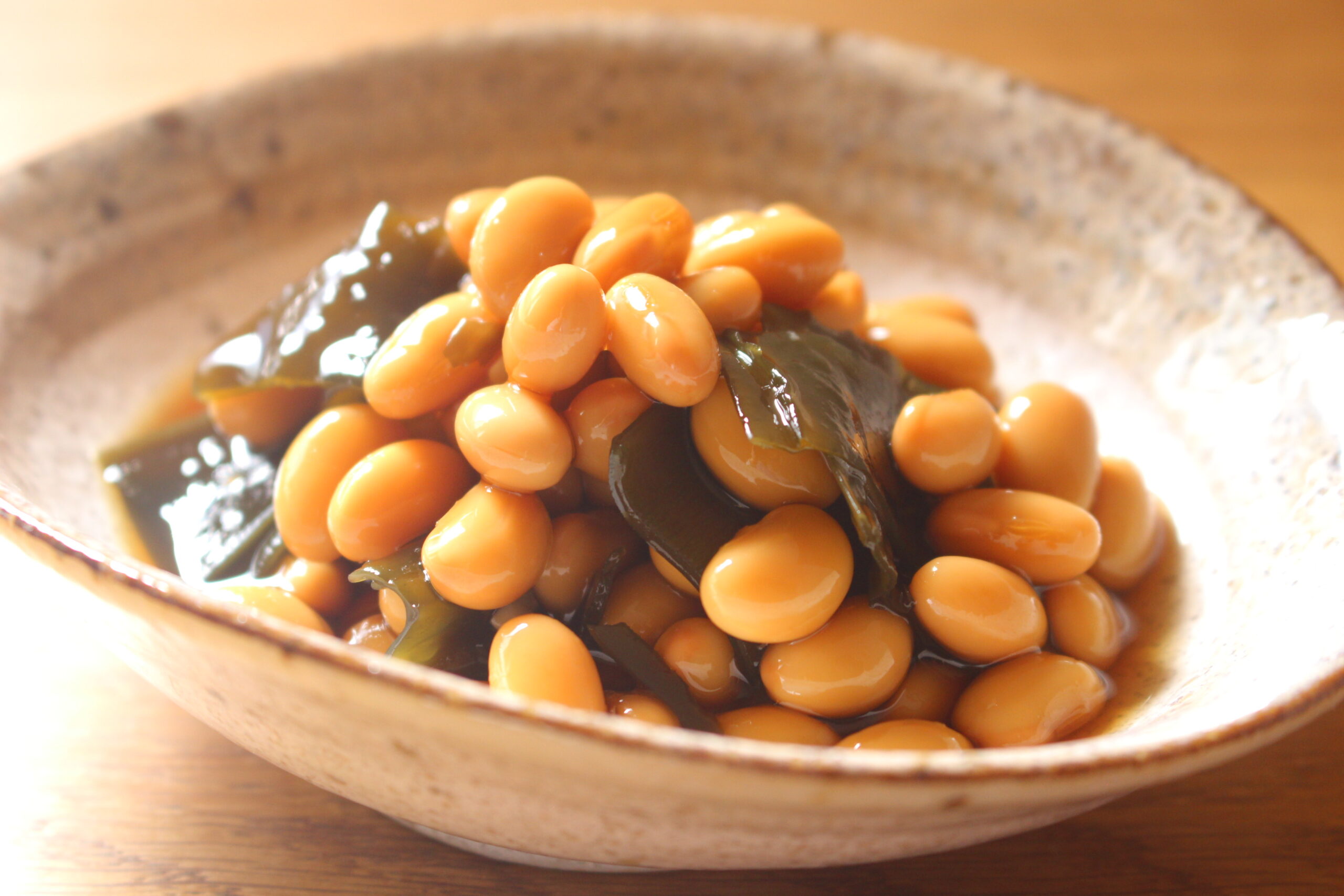 昆布と大豆の煮物を極める黄金比！ふっくら仕上がるプロの技と保存法
