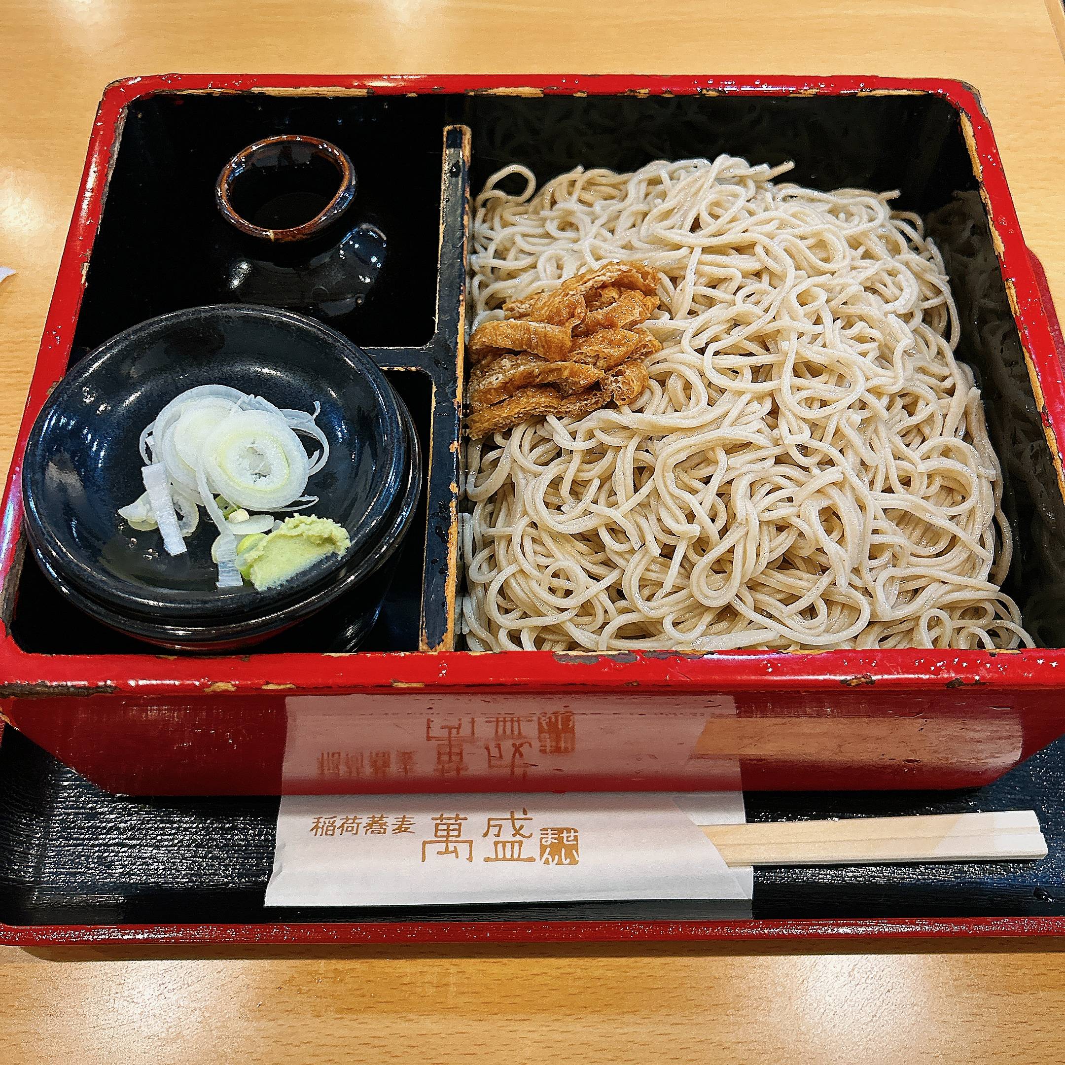稲荷蕎麦萬盛が愛される理由とは？400年の歴史と名物箱そばの全貌