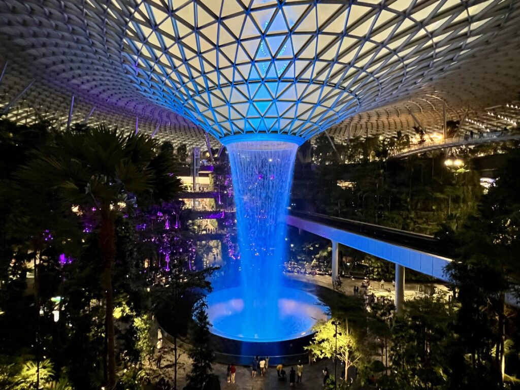 チャンギ国際空港2026完全攻略｜世界一の理由と最新乗継術