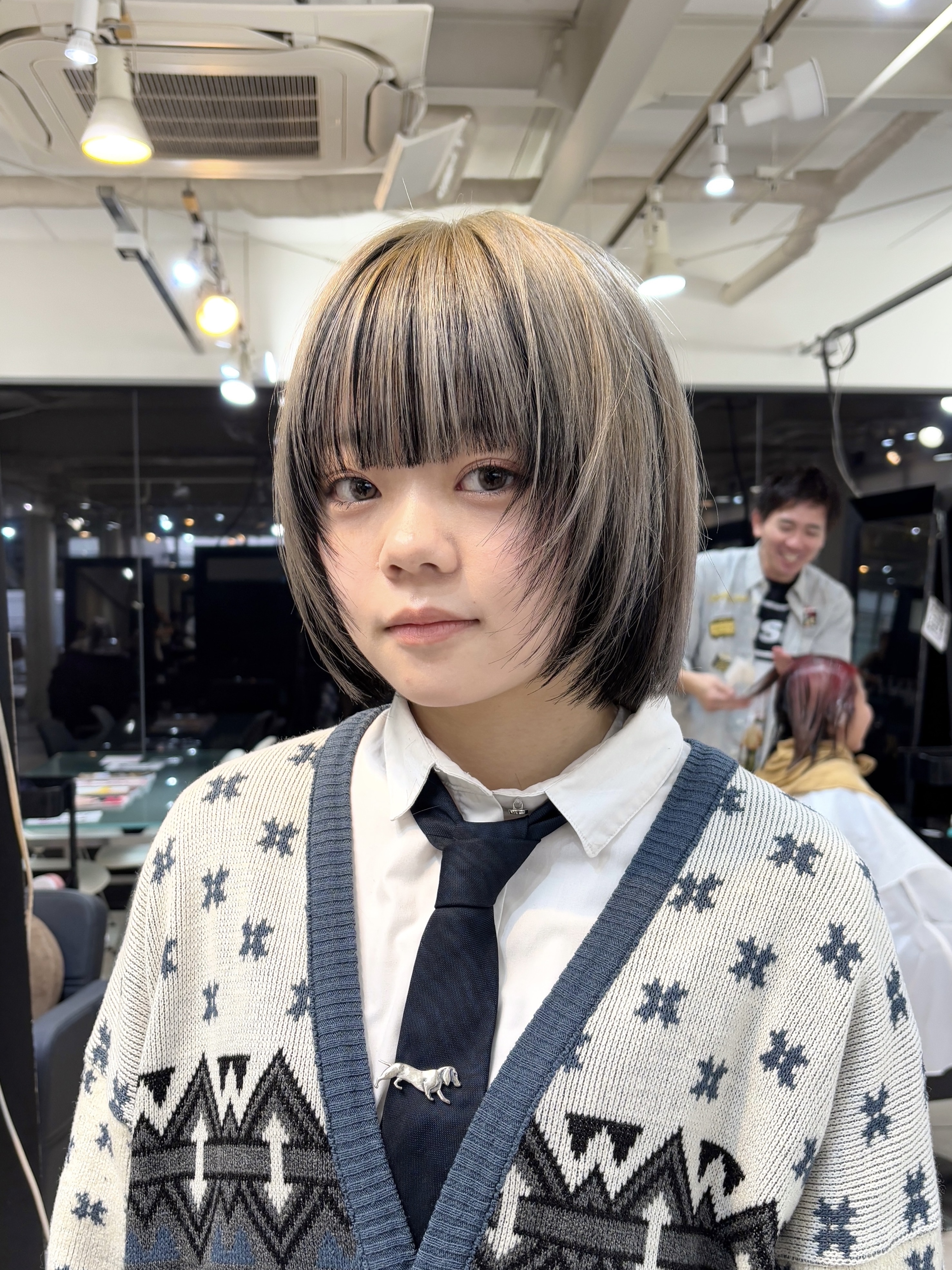 顔周りレイヤーボブで劇的小顔に！失敗しない頼み方と巻き方【2026最新】