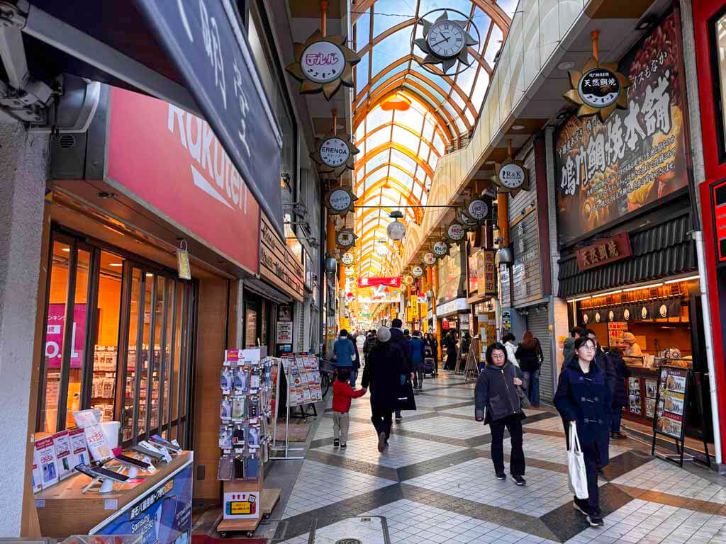 中野サンモール商店街を徹底解剖！人気グルメとブロードウェイの違い