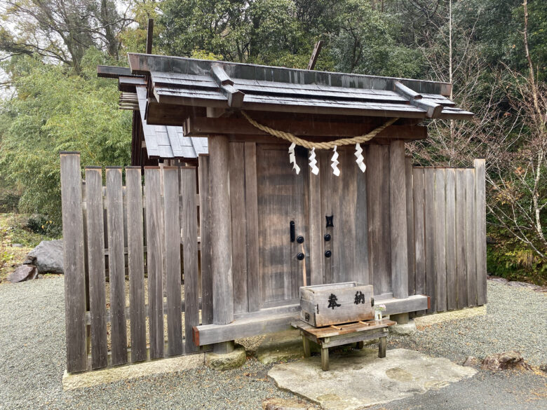 静寂を突き破る滝の音と瀬織津姫の伝説——2026年、いま「瀧川神社」へ人々が吸い寄せられる知られざる理由