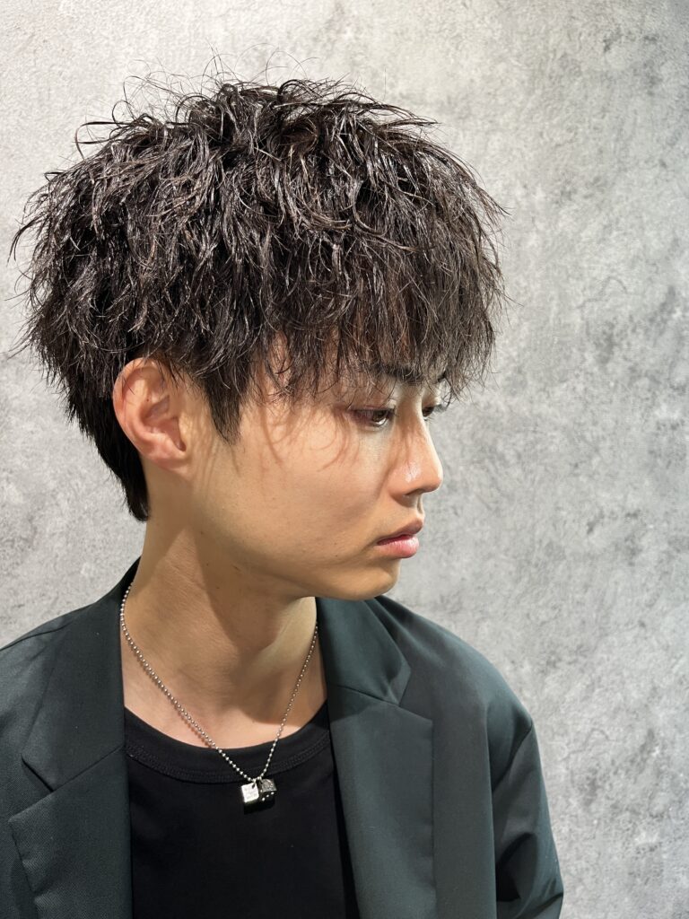 ツイストパーマ強めの真相！チリチリ回避の頼み方とセット術