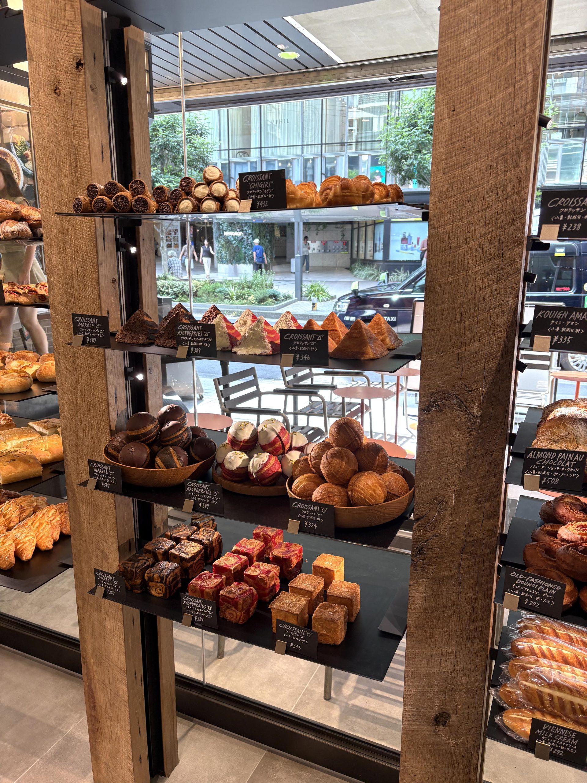 ブールアンジュ新宿サザンテラス店の現在！閉店の真相と人気パンの行方