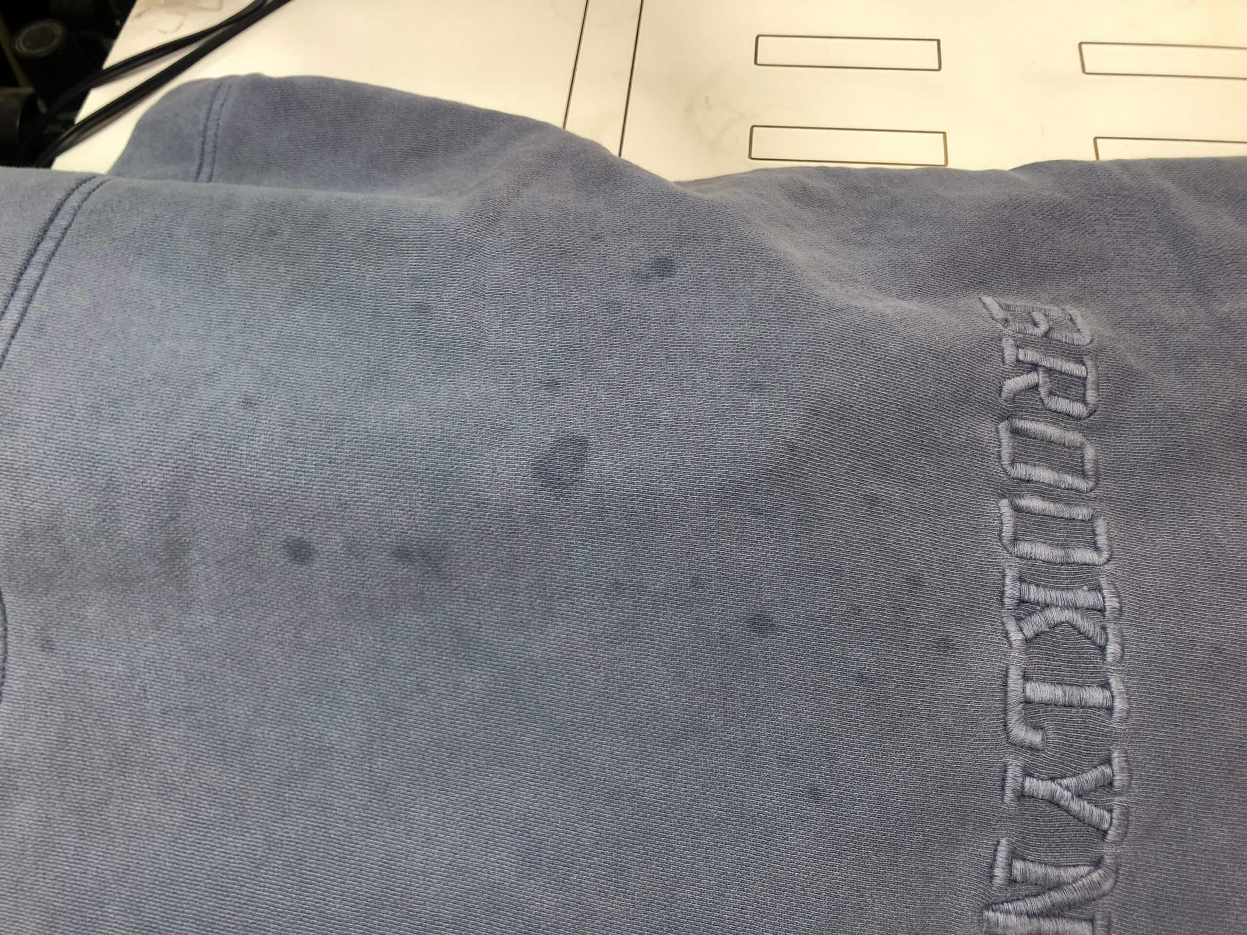 諦めていた服の油のシミを完全除去！時間が経った汚れを落とす最新手順