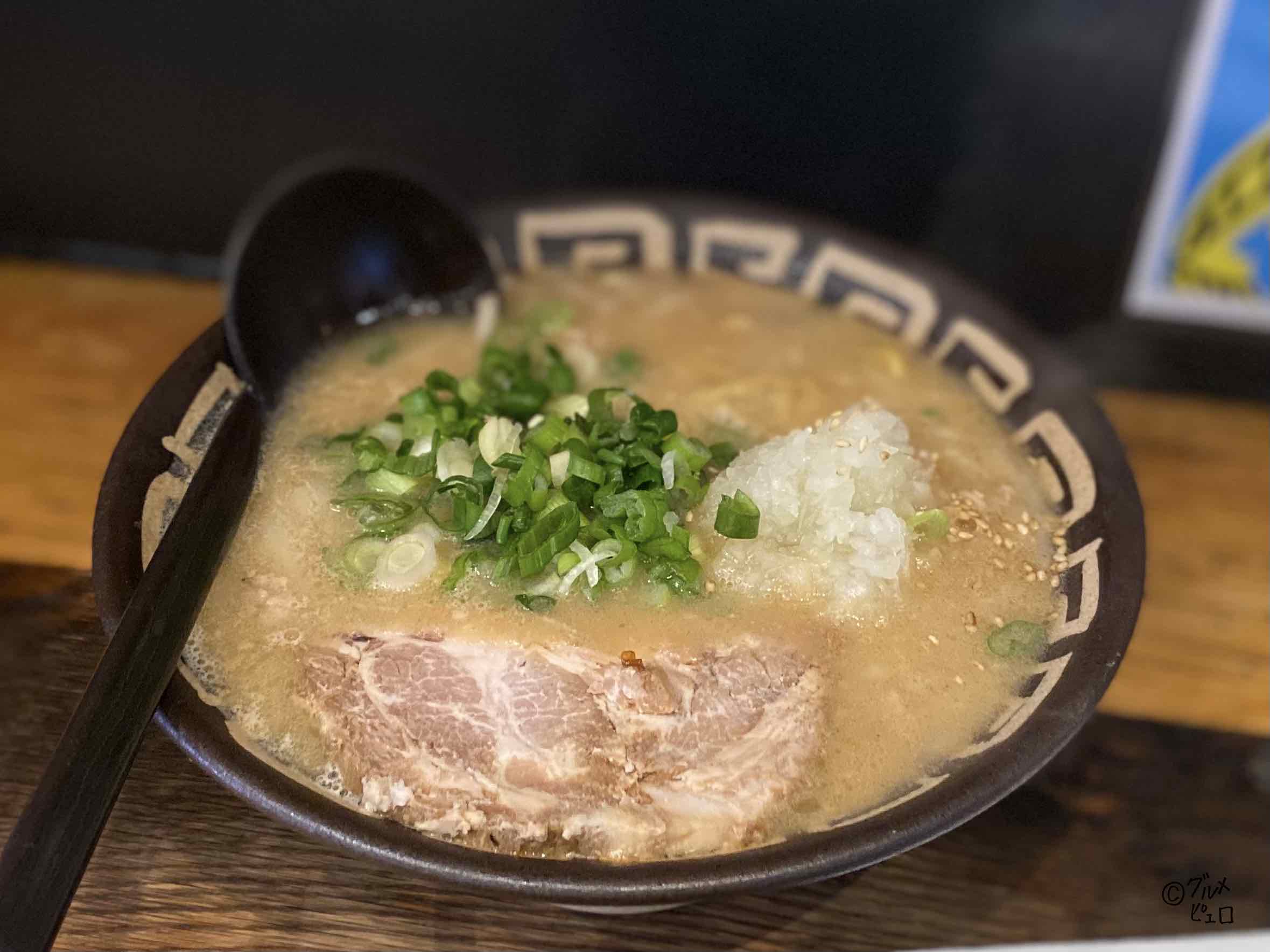 なぜ虜に？麺恋処さとうの濃厚魚介豚骨が絶賛される理由と評判を徹底解剖