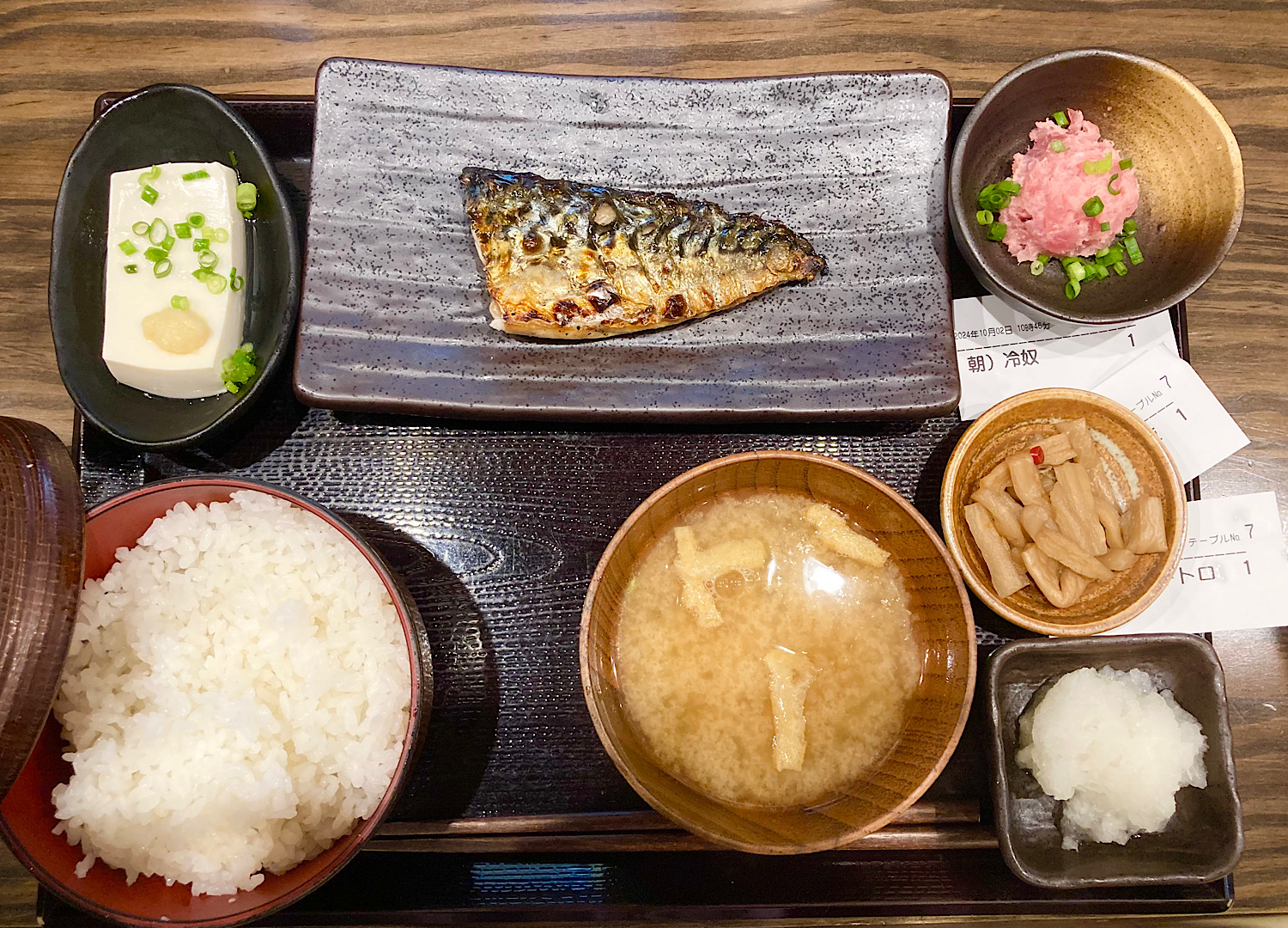 しんぱち食堂の朝定食が話題沸騰！破格の炭火干物と朝ビール
