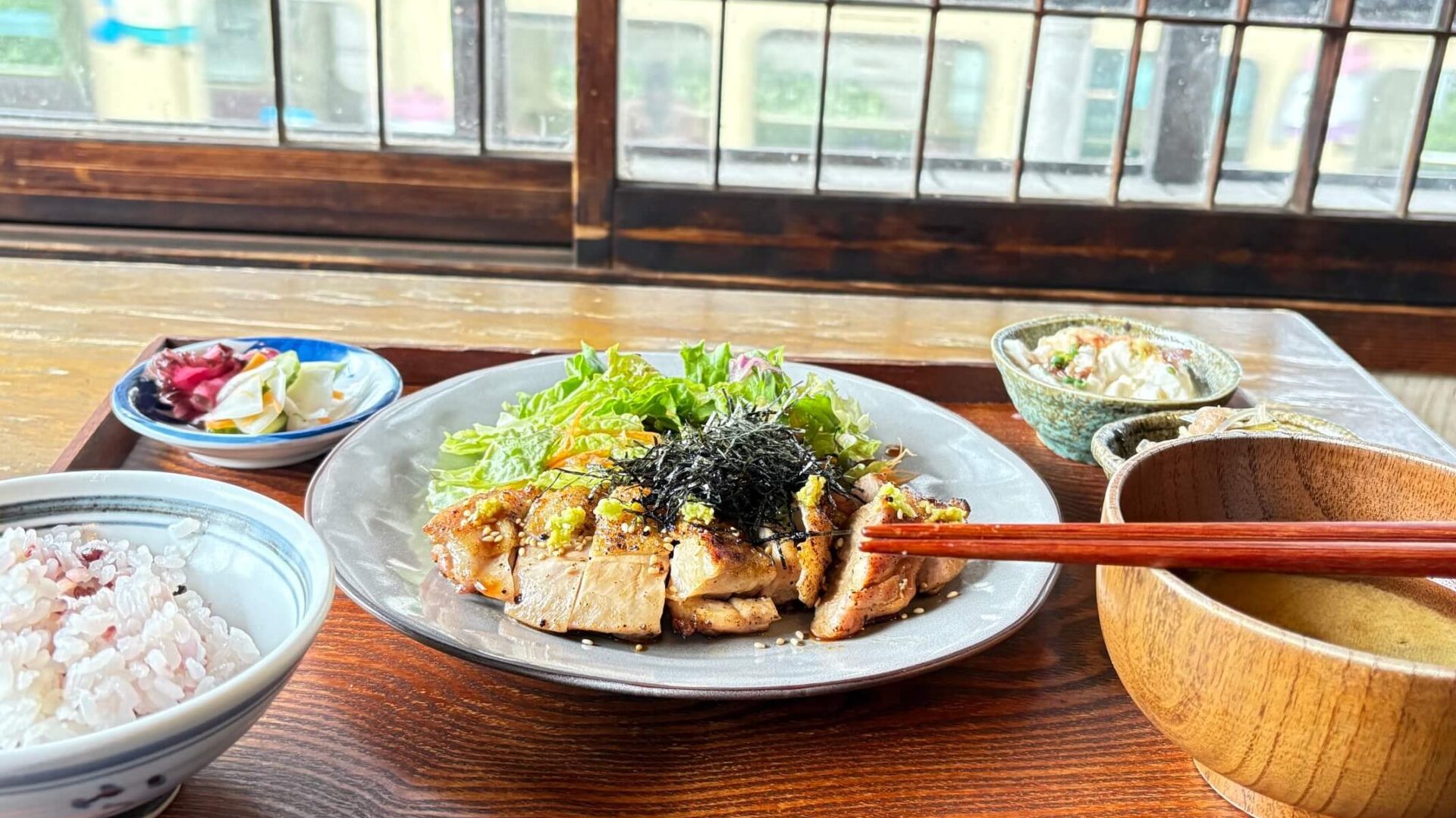 横須賀・炭焼きミンナミ食堂の全貌！絶品炭火焼きと混雑回避の裏技