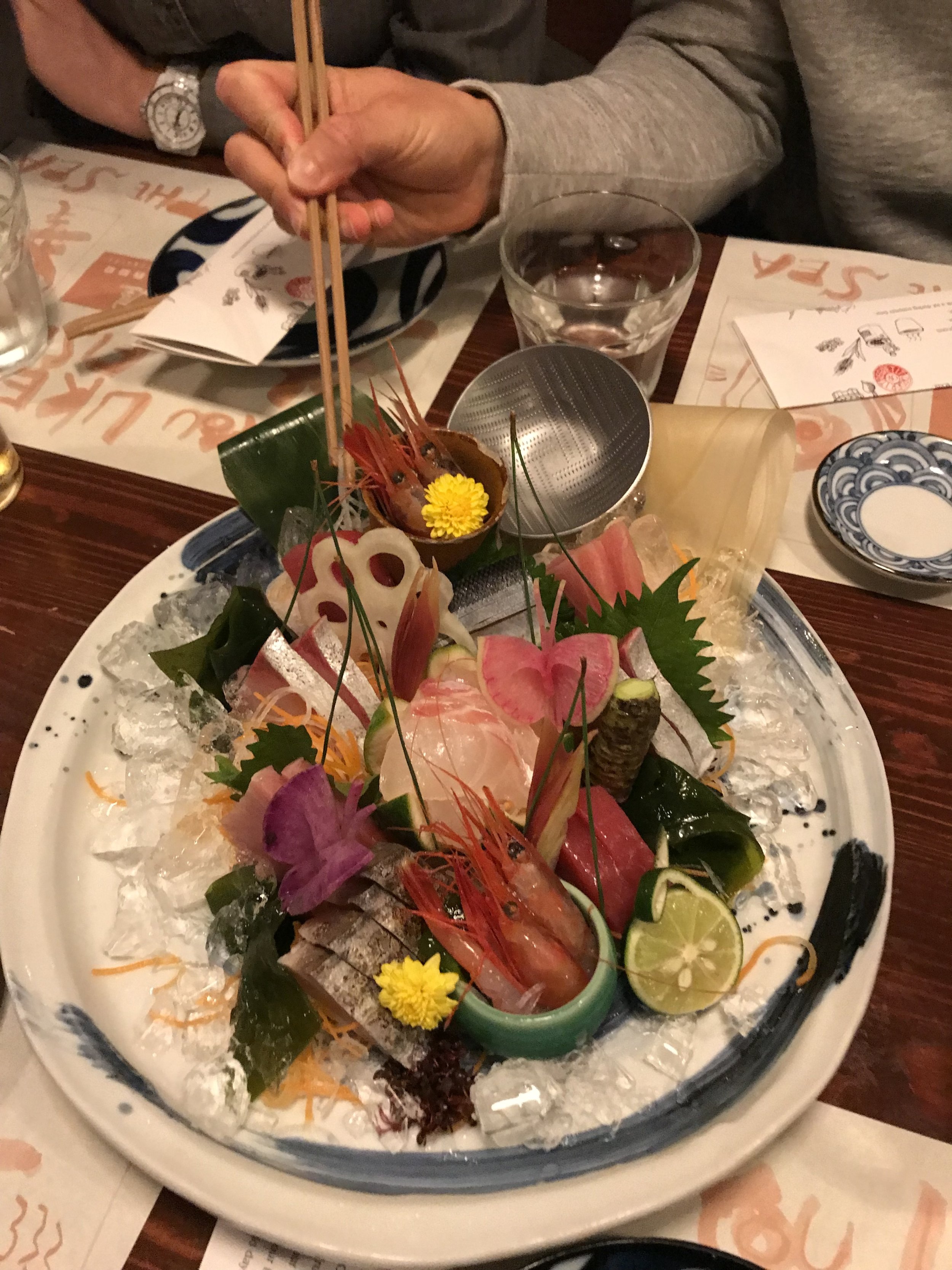 なぜ開花屋に世界中から予約殺到？神泉の海鮮名店と絶品マグロの真相