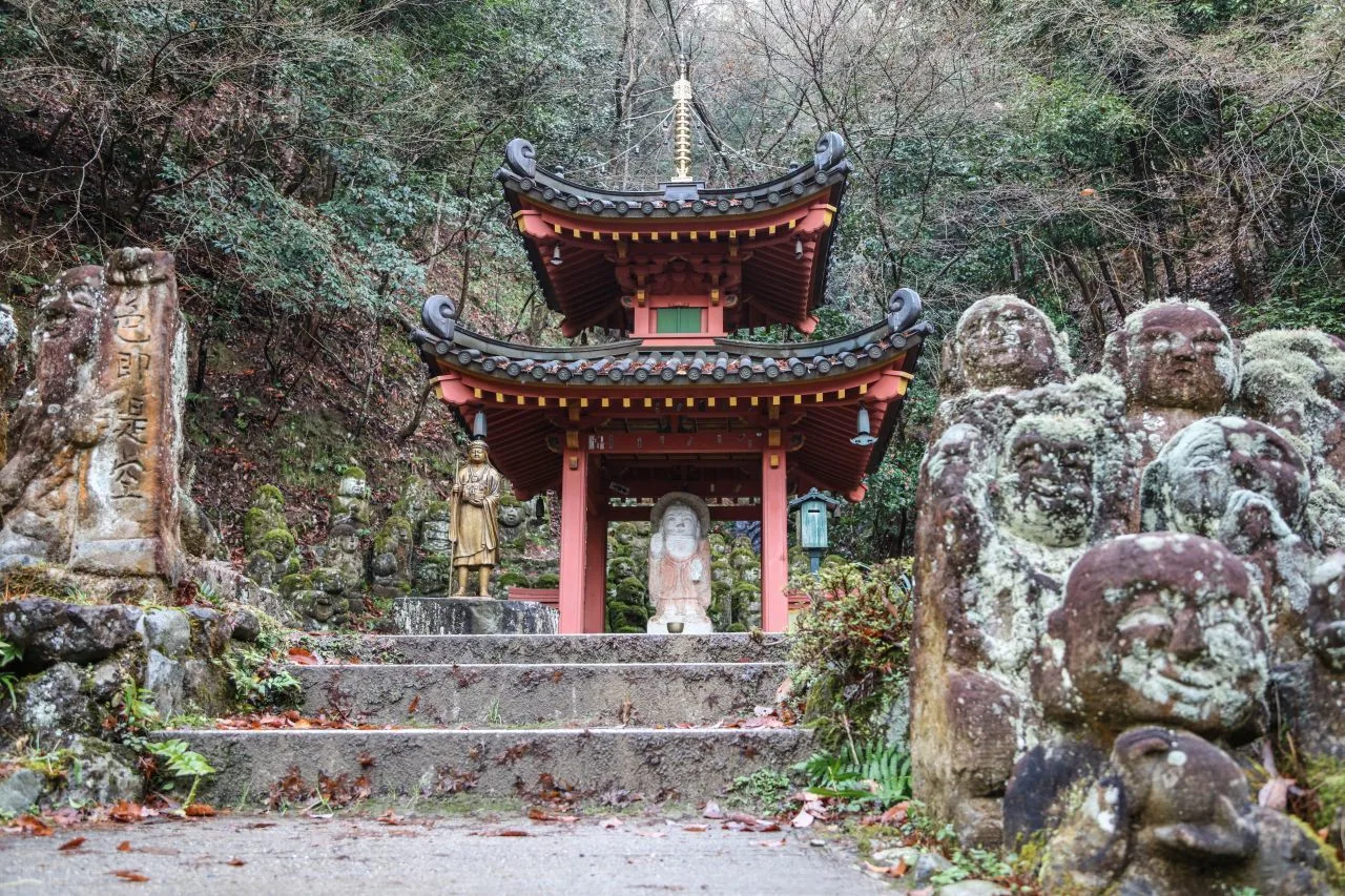京都・奥嵯峨の愛宕念仏寺｜1200体の羅漢像が放つ祈りと癒やしの真相