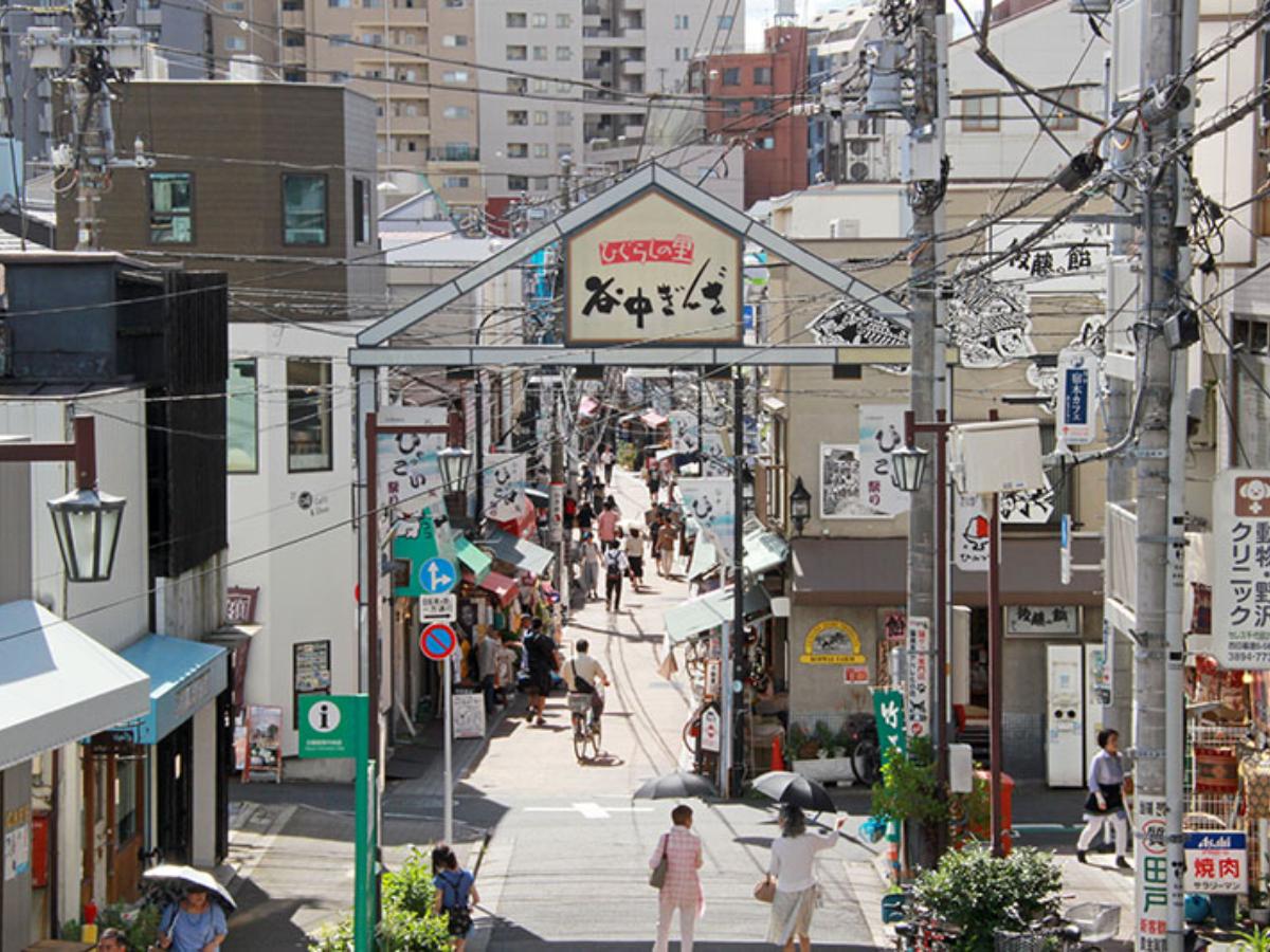 谷中銀座商店街の歩き方2026｜食べ歩きと名所の混雑回避術