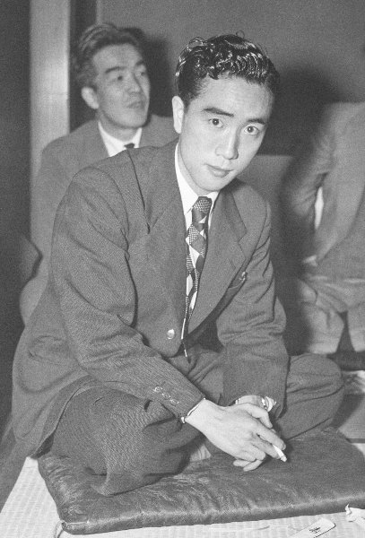 太宰治と三島由紀夫の伝説的対立！文豪たちの知られざる愛憎劇の全貌