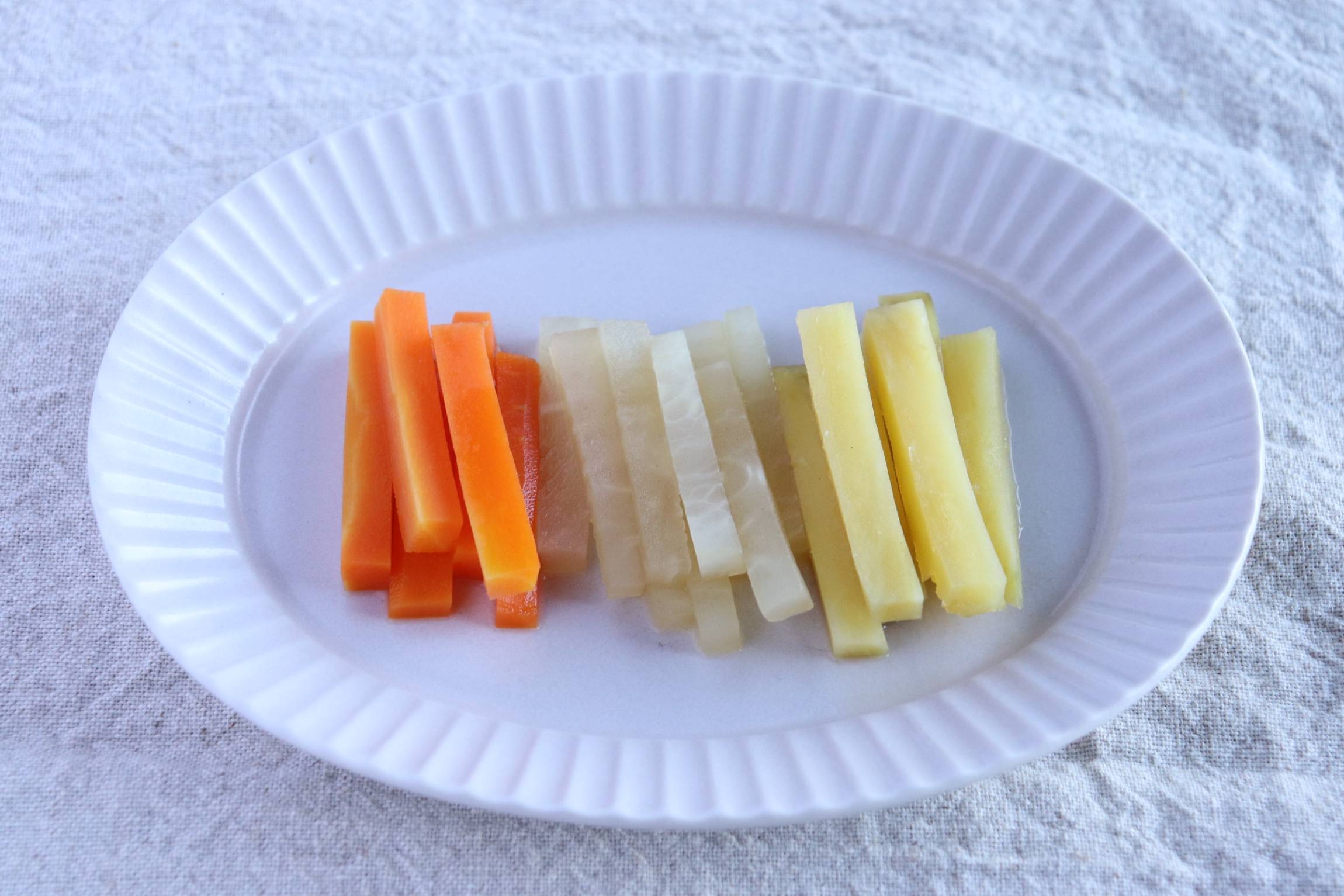 離乳食のにんじんスティックはいつから？喉詰まりを防ぐレンジ時短術を徹底解説