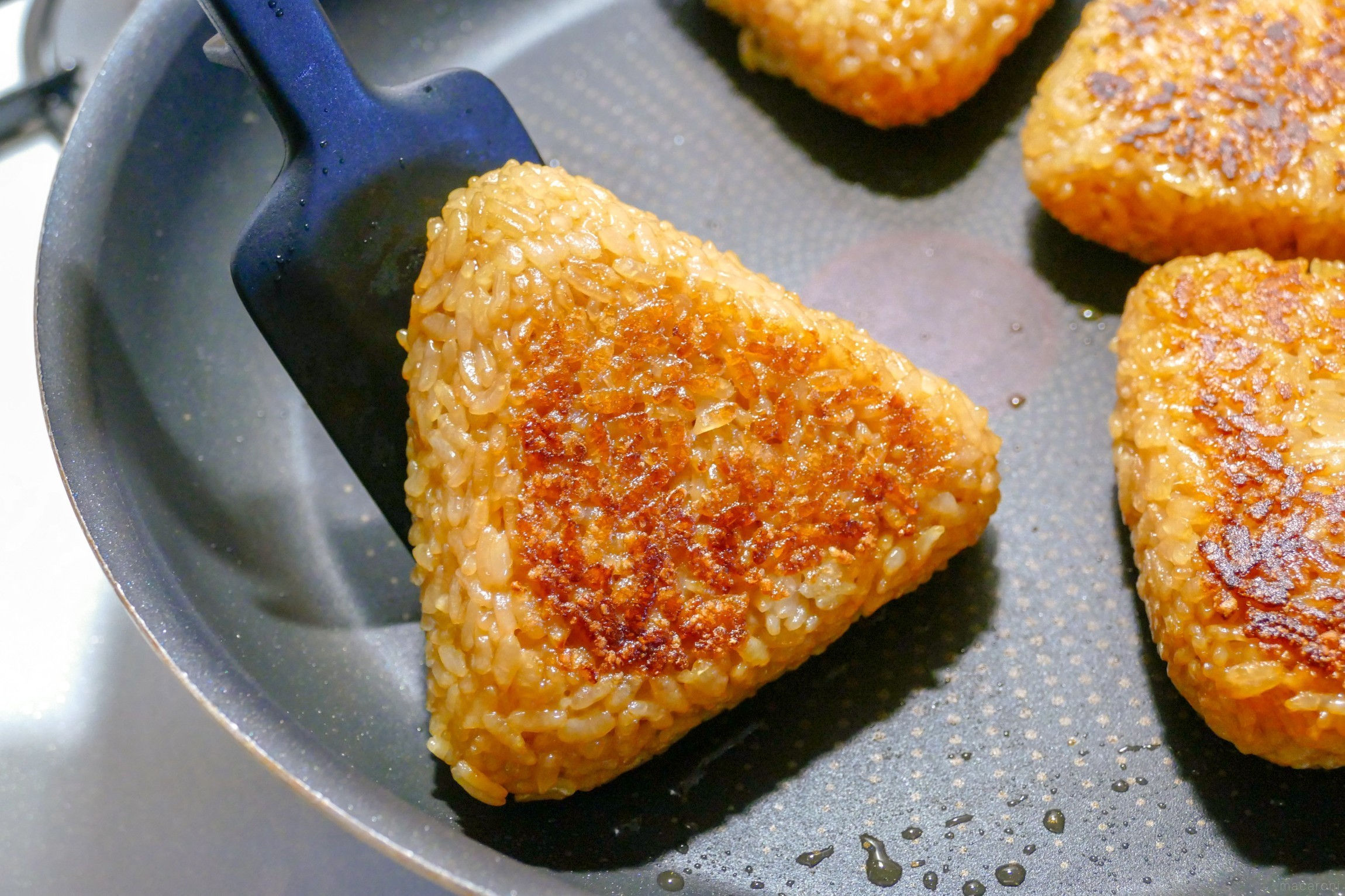 プロ級焼きおにぎりレシピ！崩れない裏ワザと醤油みりん黄金比ダレ