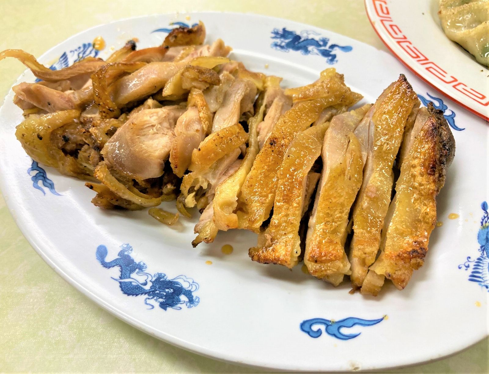 神戸三宮「天一軒」はなぜ並ぶ？絶品モモ焼きの魅力＆行列回避のコツを徹底解説