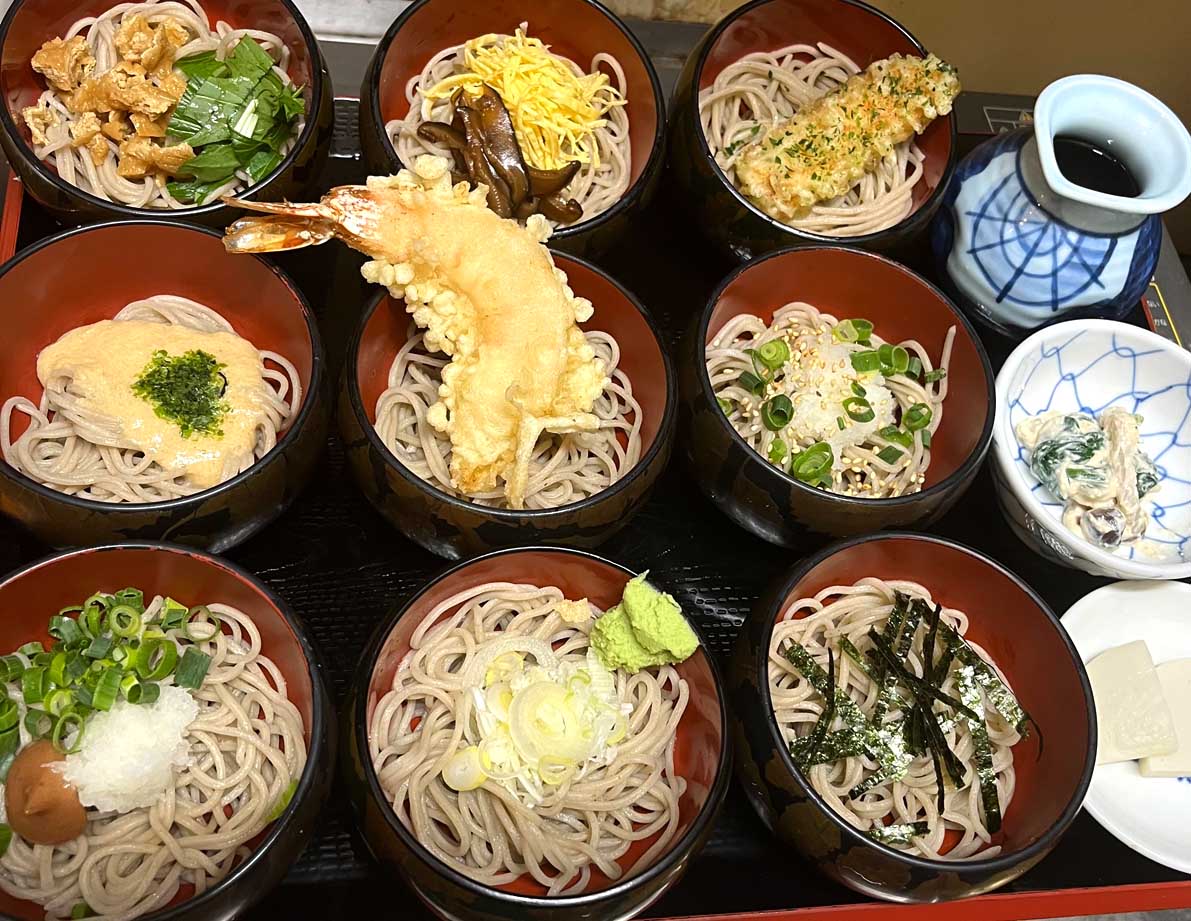 なぜ小田原そば「寿庵」は行列必至なのか？創業100年の味と混雑回避術を徹底解説