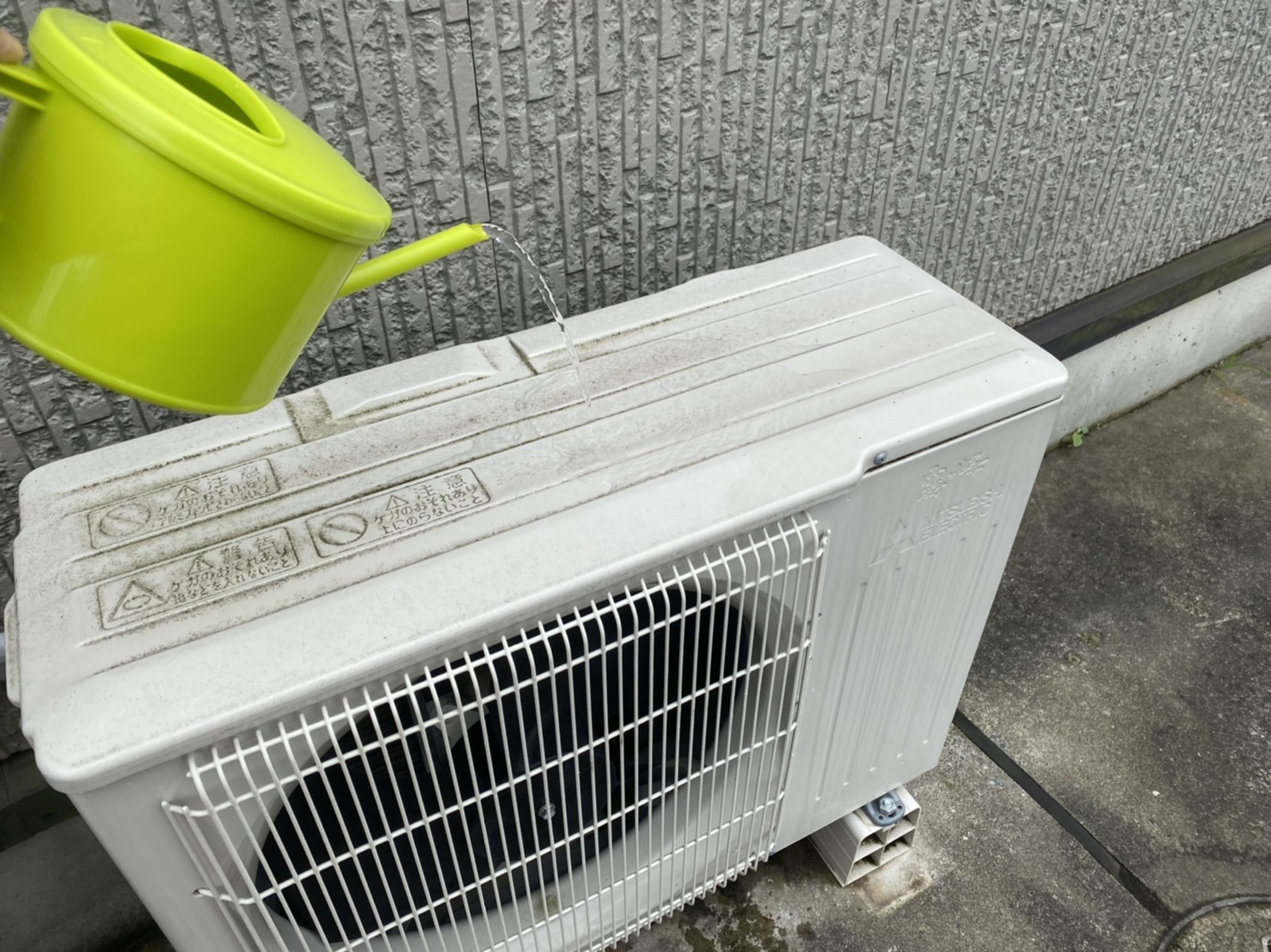 室外機に水をかける節電はNg？故障リスクと正しい冷却法【2026】