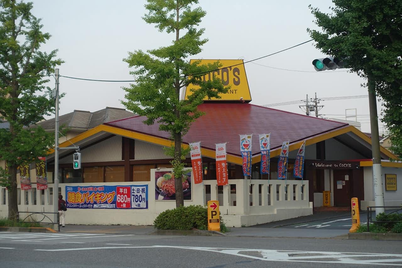 ココス八王子千人町店を徹底解説！朝食の有無や駐車場と混雑攻略ガイド