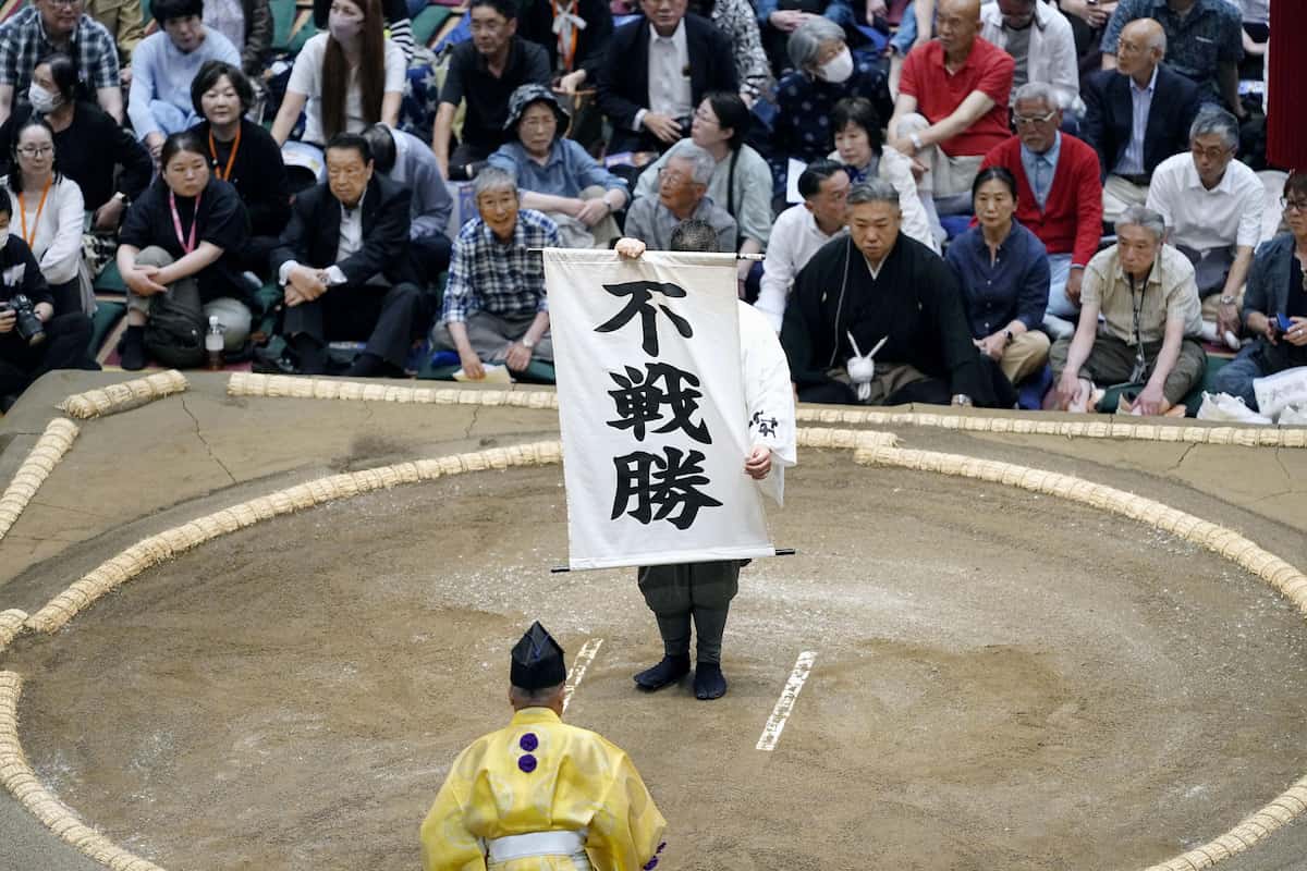 横綱はなぜ休場を繰り返すのか？給料事情と降格なき地位の光と影