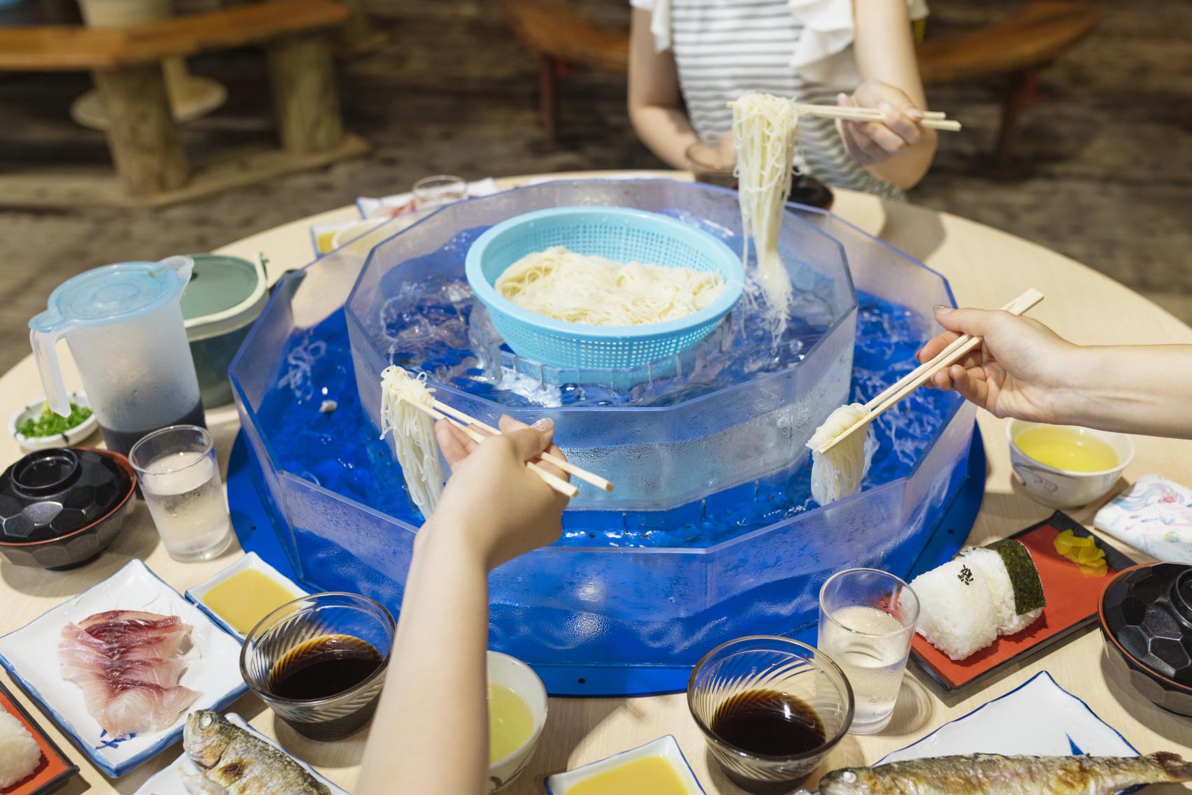 唐船峡そうめん流しの現在と市営・長寿庵の違い！混雑回避と名物定食