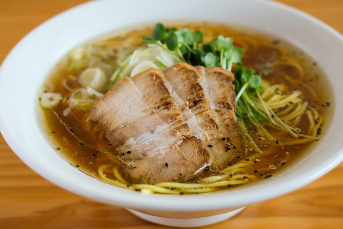 福岡・三苫の行列店「麺や佐渡友」の真価！魚介醤油と自家製麺の魅力