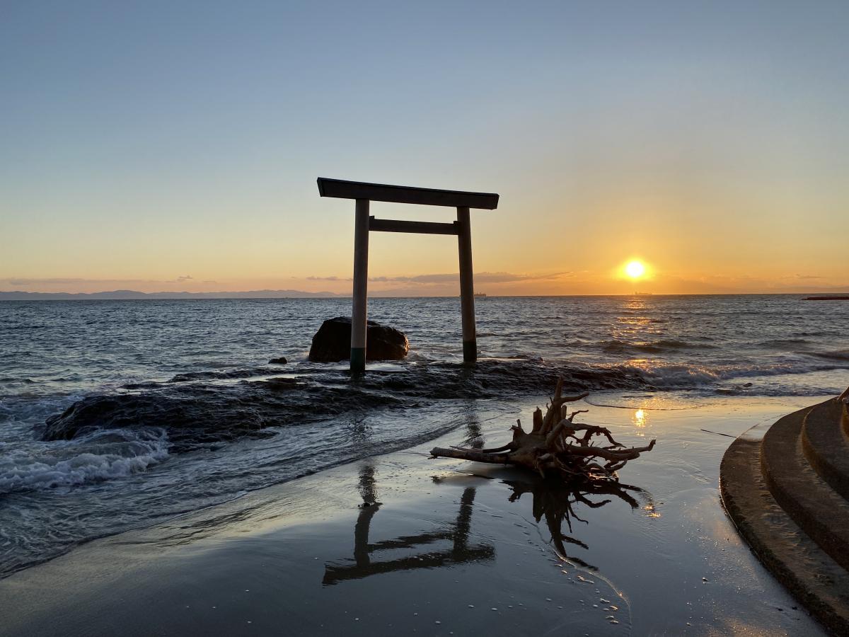 伊勢神宮と繋がる南知多「つぶてヶ浦」鳥居の神話と絶景攻略【2026】