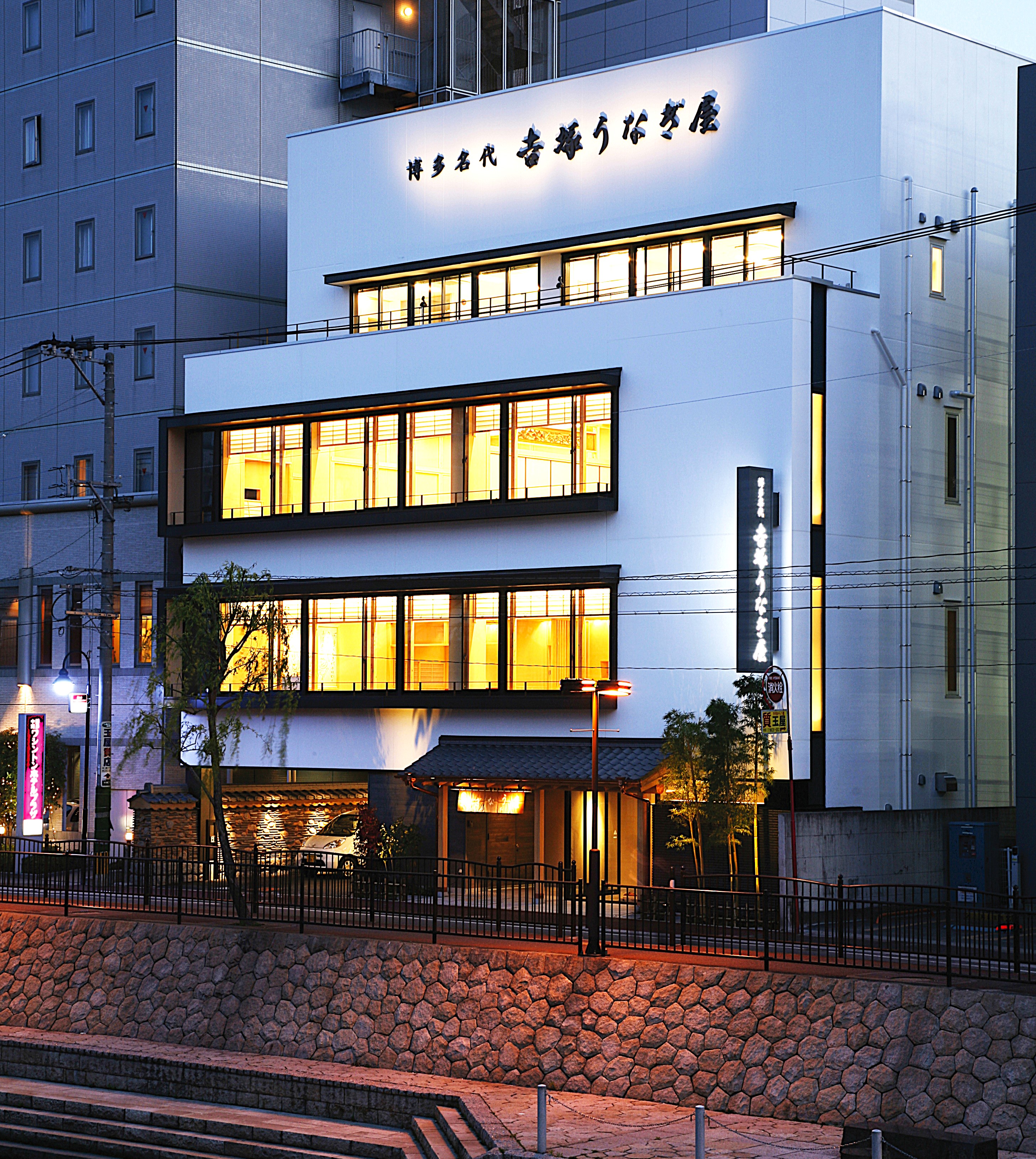 博多名代吉塚うなぎ屋の真実｜タモリ絶賛の焼き技と混雑攻略を徹底解剖