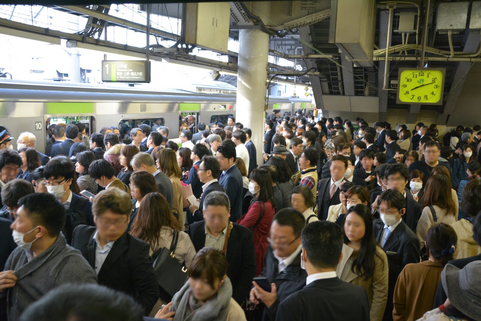 【2026年最新】通勤ラッシュのピーク時間と混雑路線ランキング＆回避術