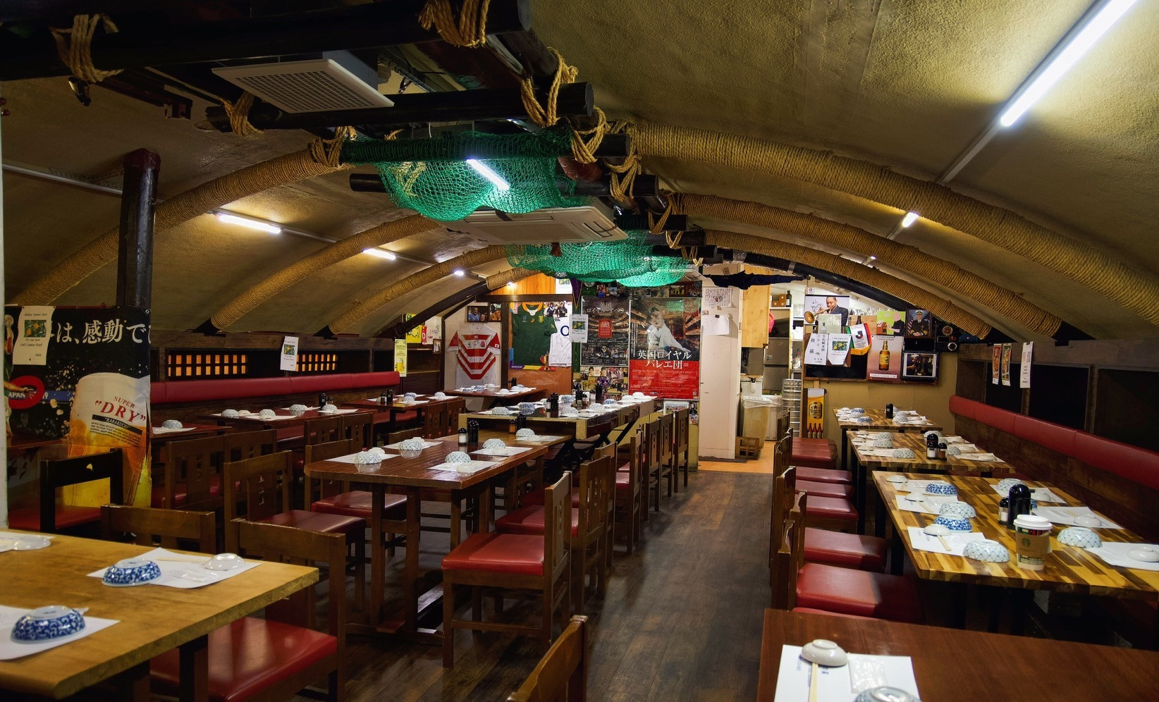 有楽町ガード下「新日の基」の全貌！英国人店主が魅せる海鮮の真価