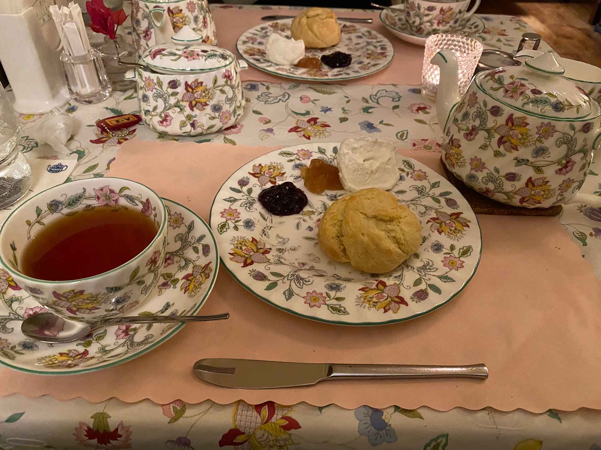 洋風茶館ミッドビレッジの全貌｜名物黒カレーと紅茶の評判・混雑を徹底検証