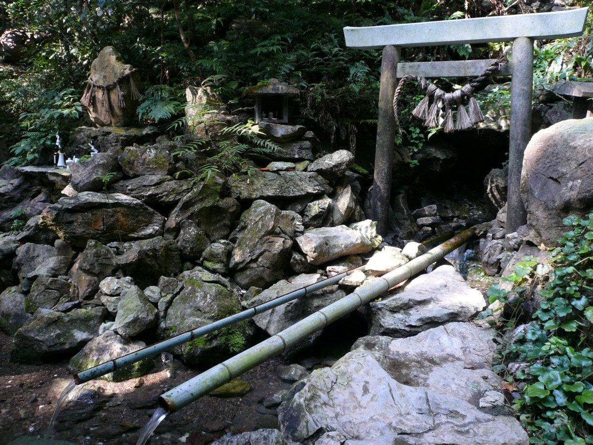天の岩戸神話の真相解明｜太陽神が隠れた理由と全国に眠る聖地