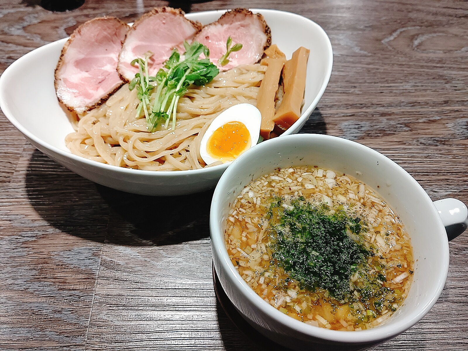 奈良富雄のアノラーメン製作所！名物カニチキと深夜行列の全貌