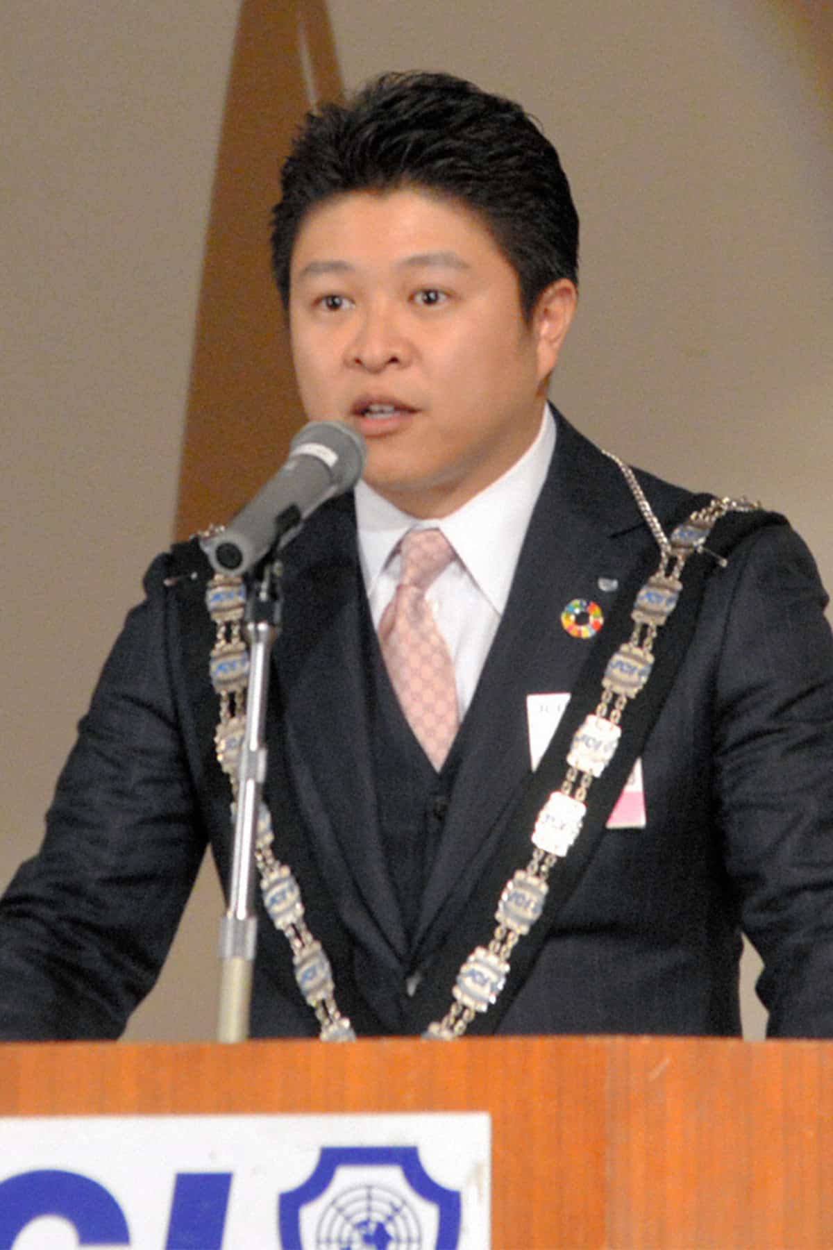麻生将豊の経歴と学歴｜麻生太郎後継説や結婚の真相と2026現在