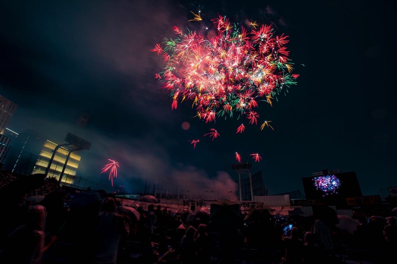 神宮外苑花火大会2026屋台ガイド！無料エリア出店と営業時間