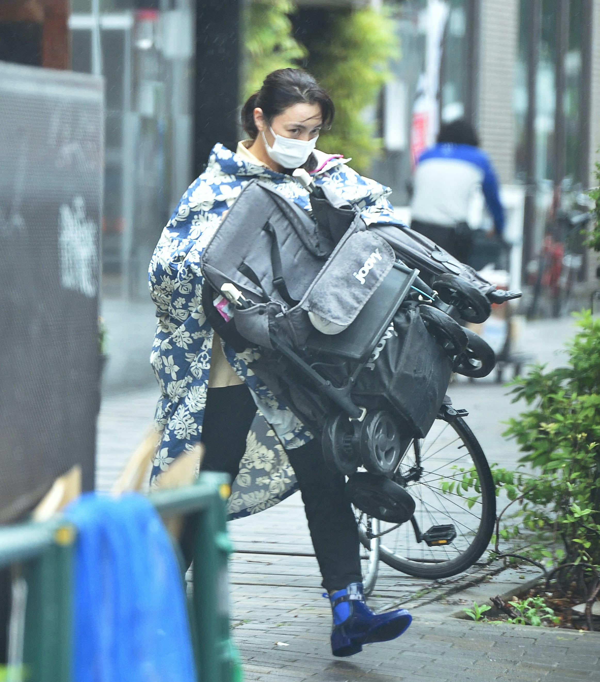 仲間由紀恵の双子写真の真相は？現在の年齢・小学校や夫との育児を徹底追跡